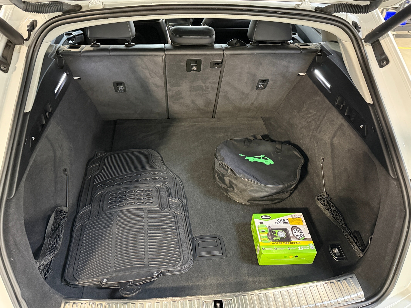 Thumbnail: 2019 Audi e-tron - 6