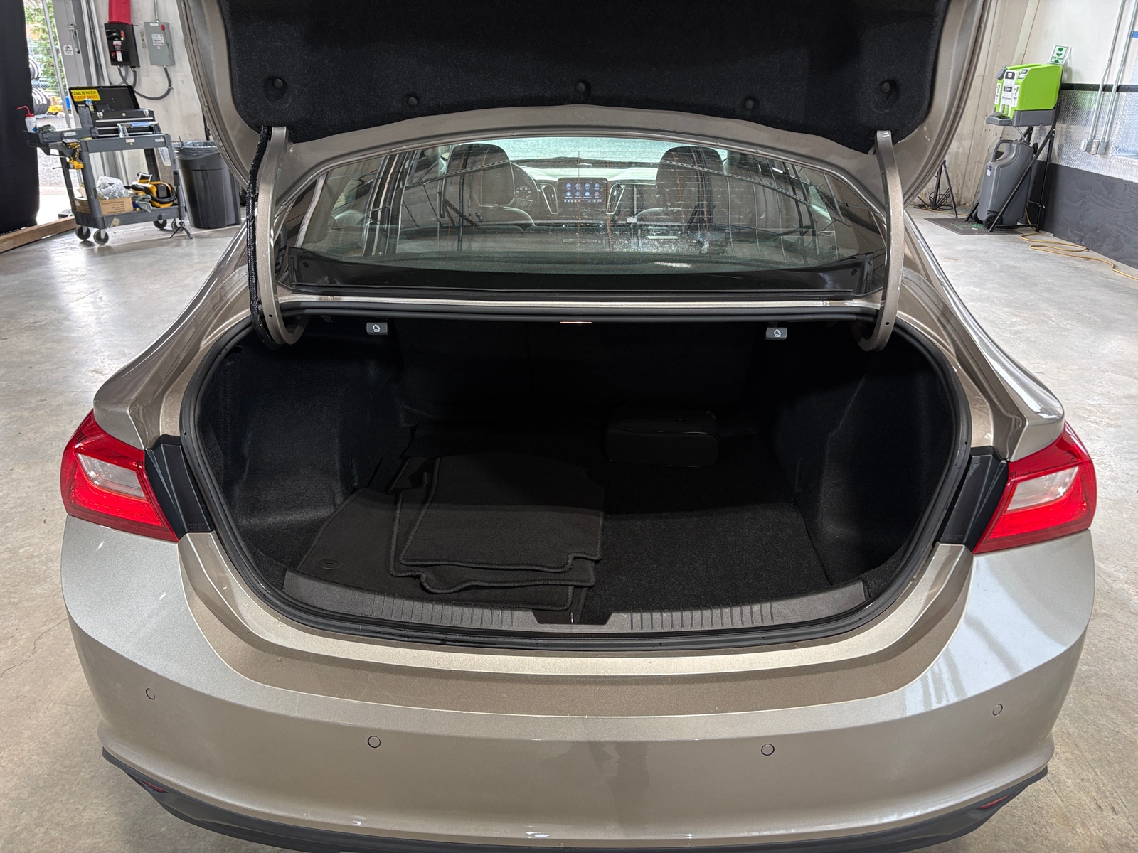 Thumbnail: 2024 Chevrolet Malibu - 7