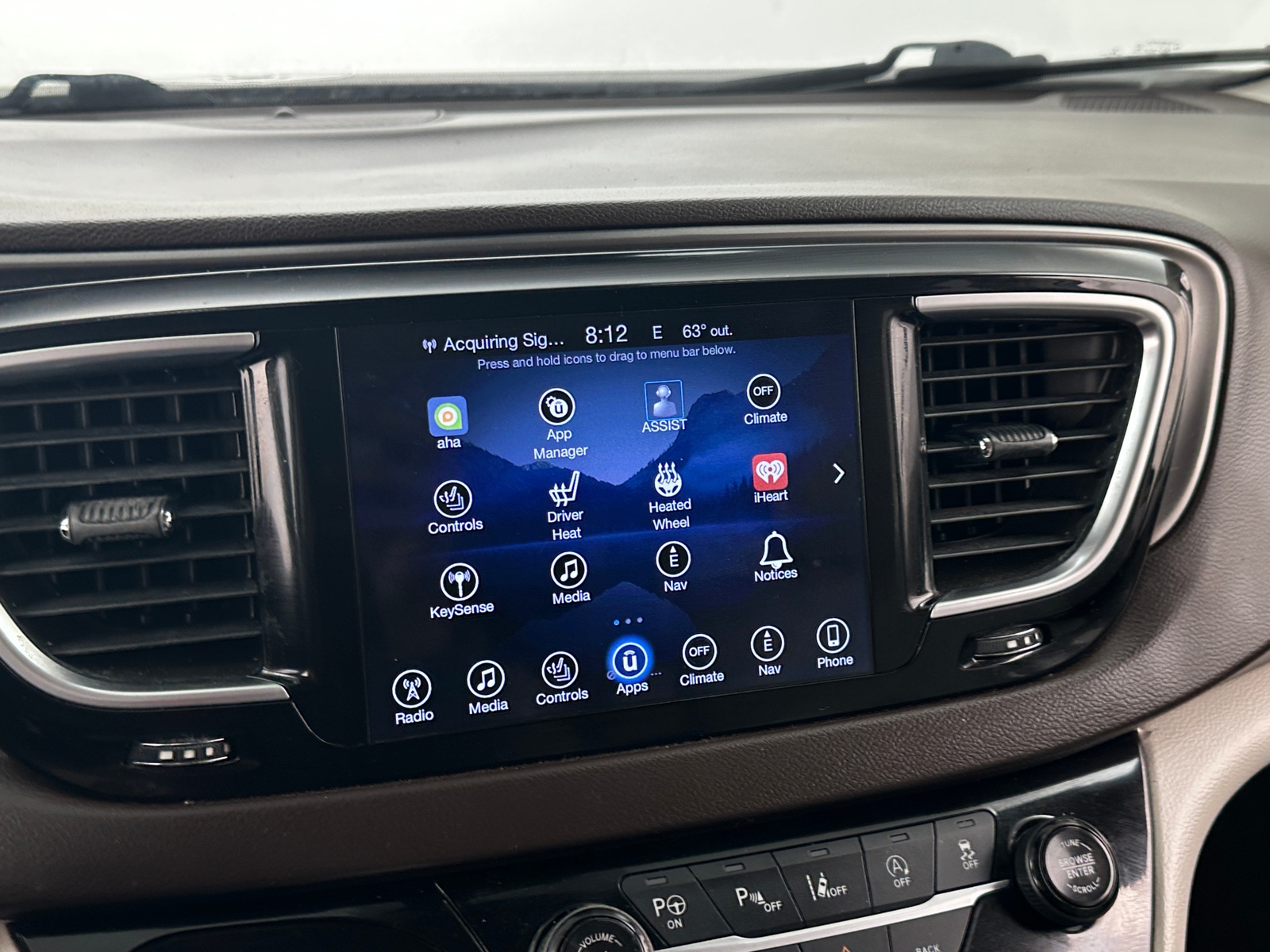 Thumbnail: 2017 Chrysler Pacifica - 3