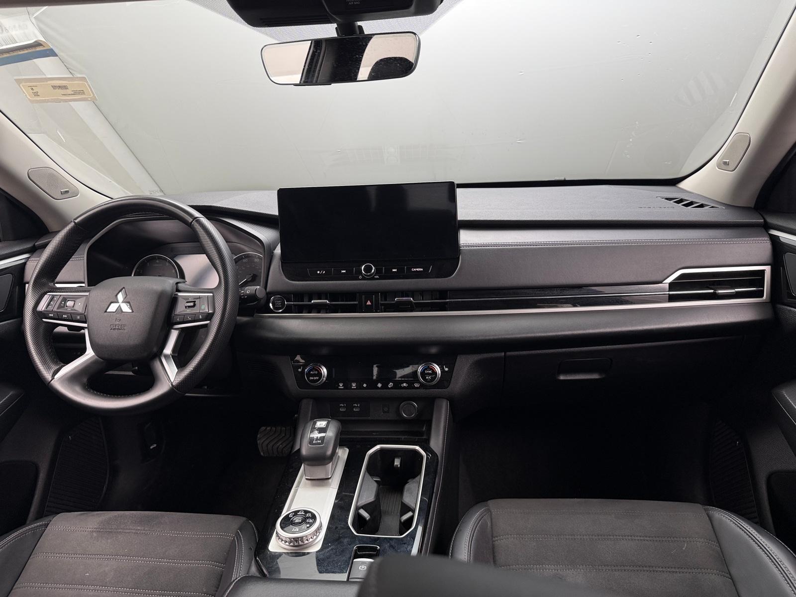 Thumbnail: 2025 Mitsubishi Outlander - 3