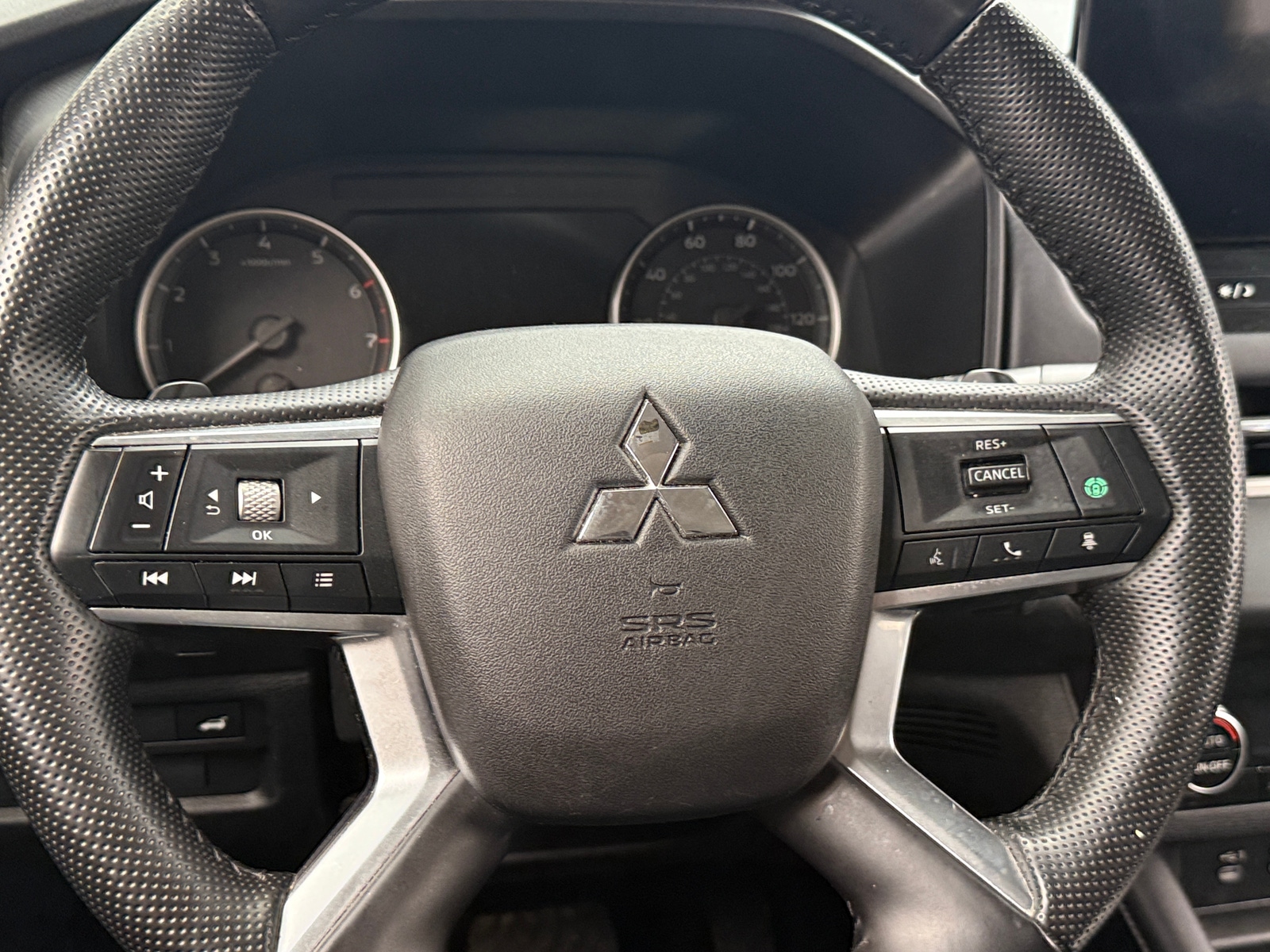 Thumbnail: 2025 Mitsubishi Outlander - 5