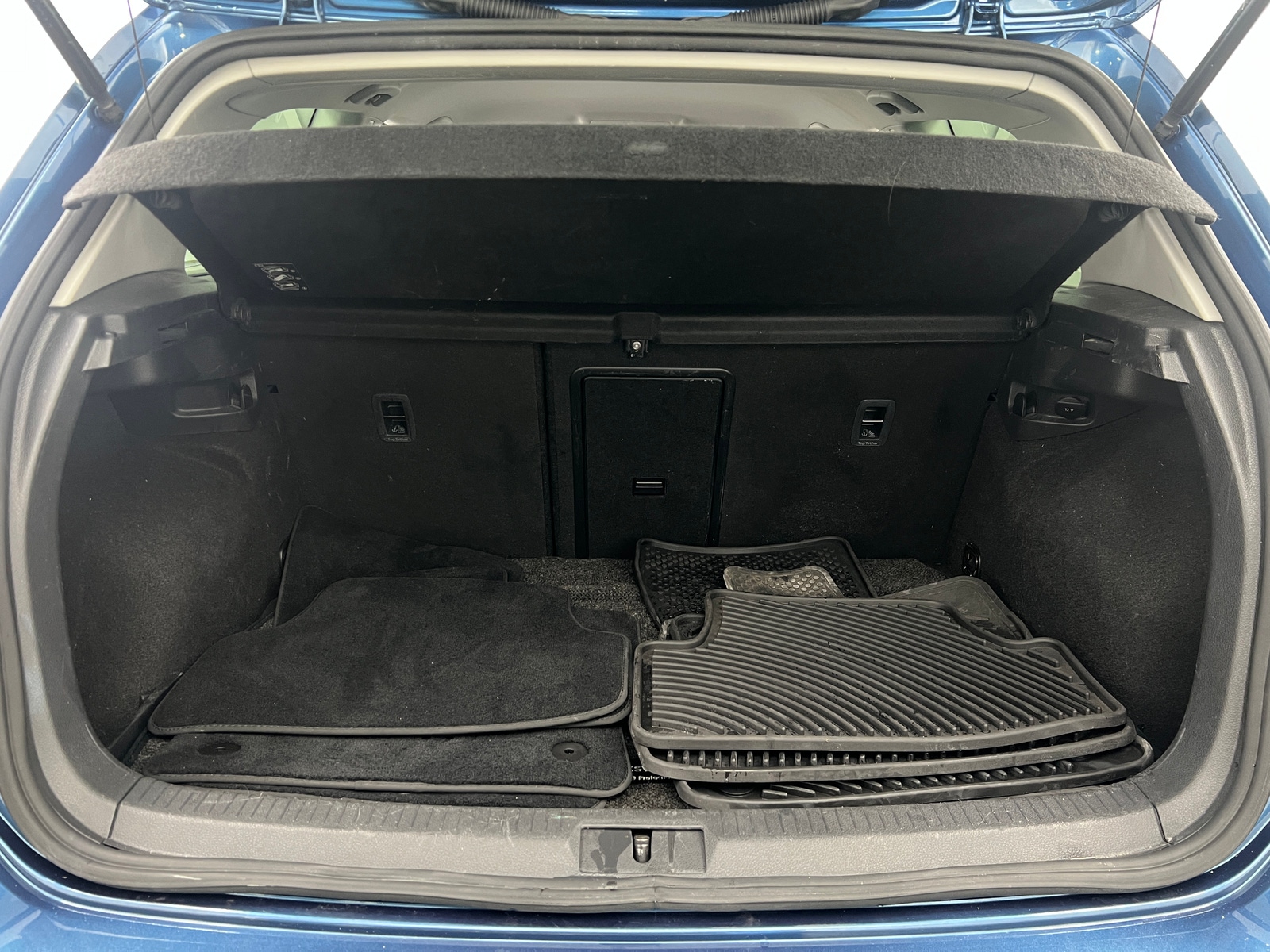 Thumbnail: 2015 Volkswagen Golf - 6