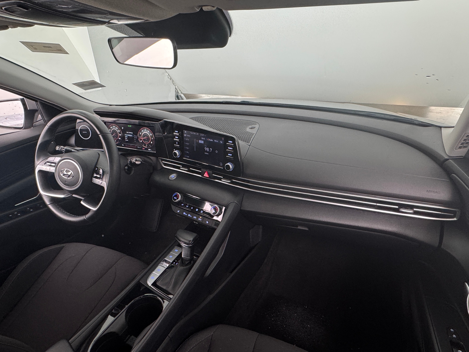 Thumbnail: 2022 Hyundai Elantra - 3