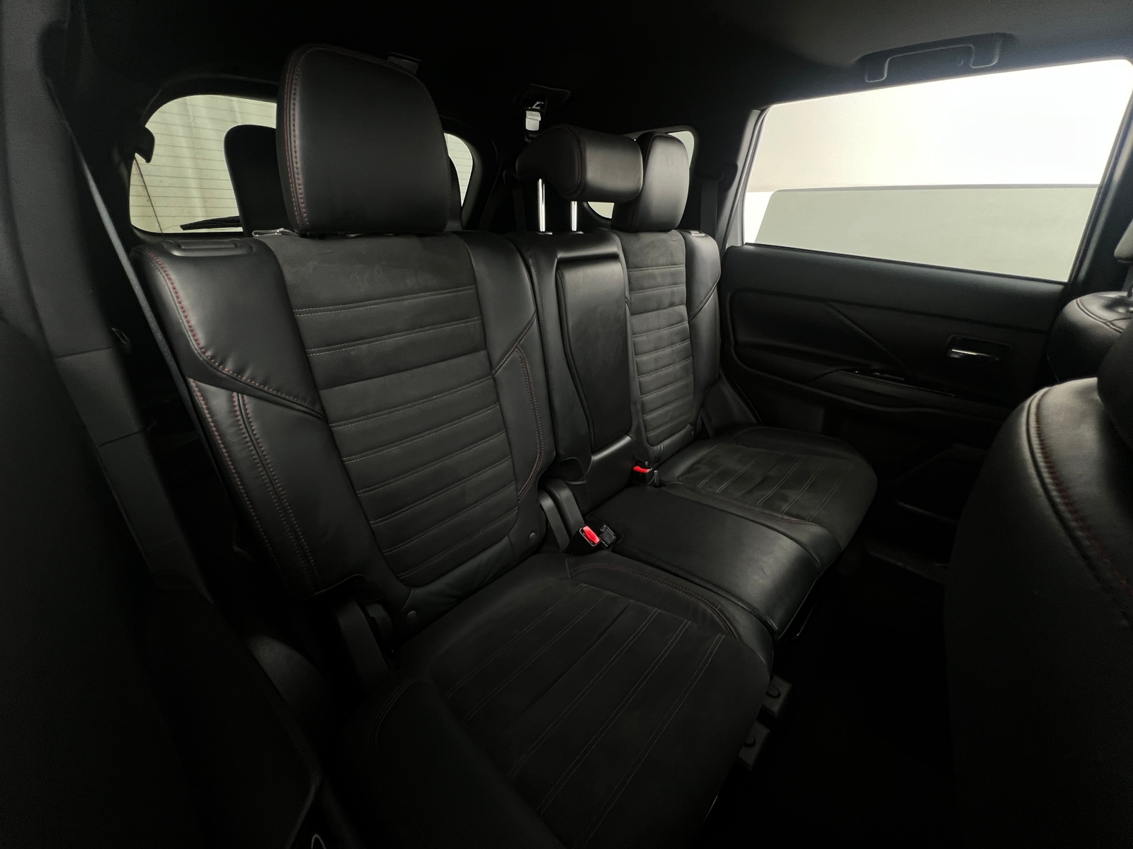 Thumbnail: 2020 Mitsubishi Outlander - 6