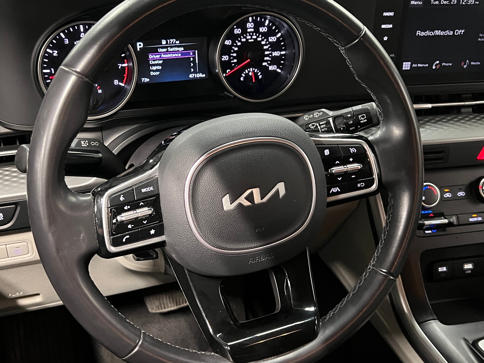 Thumbnail: 2023 Kia Carnival - 4