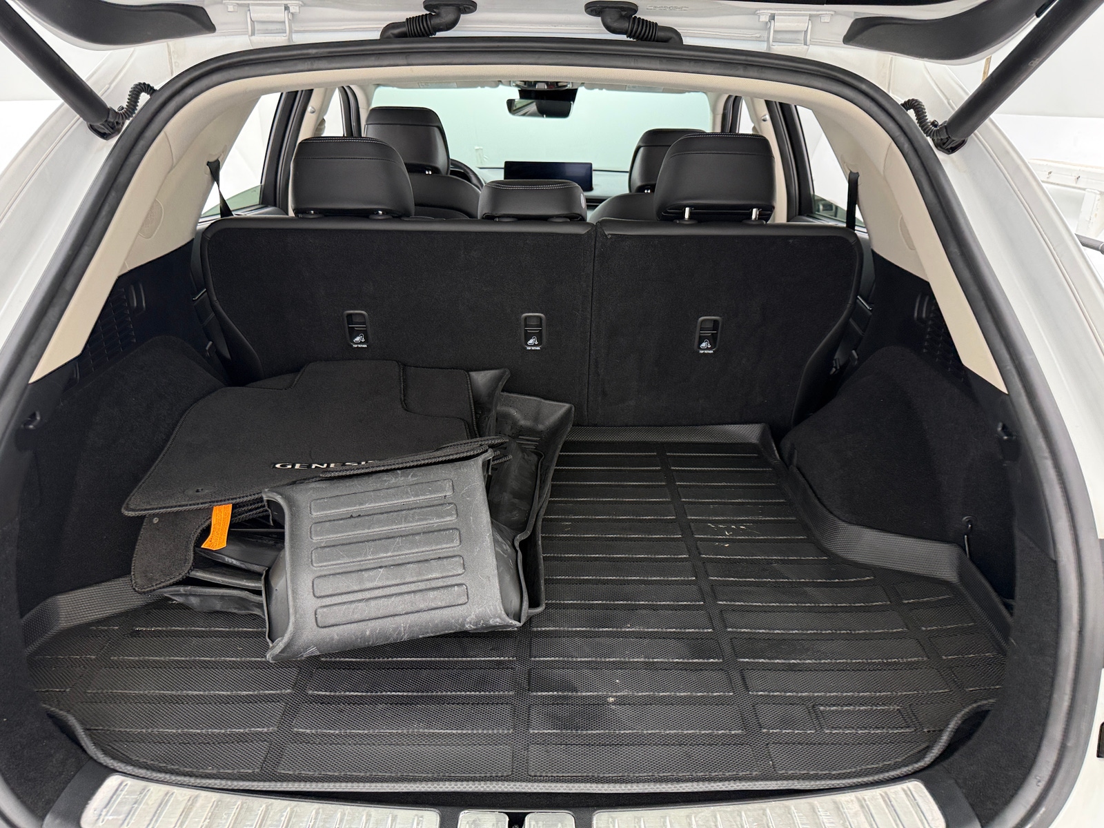 Thumbnail: 2023 Genesis GV70 - 6