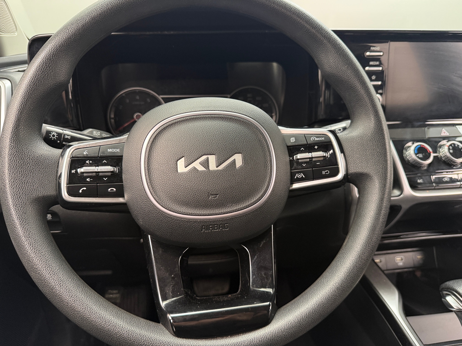 Thumbnail: 2023 Kia Sorento - 5