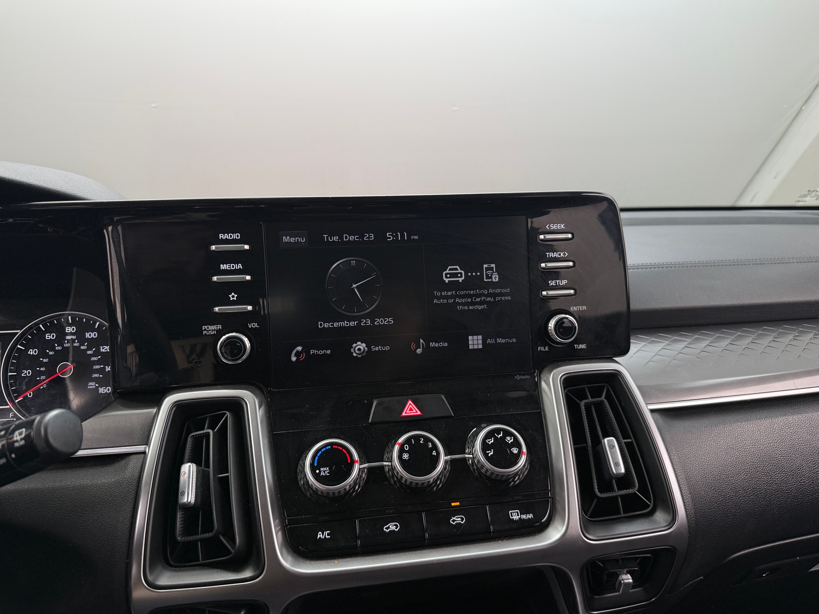 Thumbnail: 2023 Kia Sorento - 4