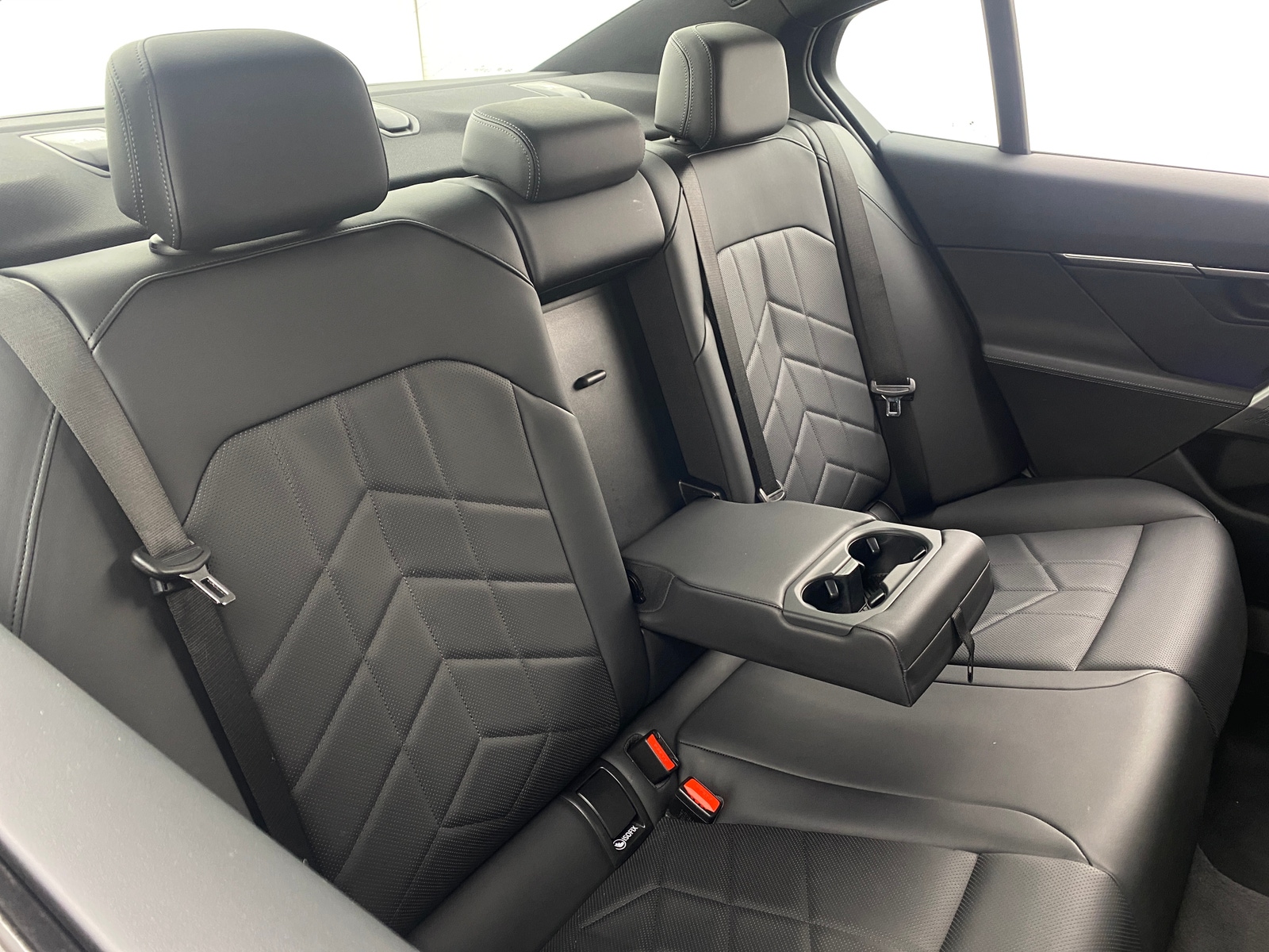 Thumbnail: 2025 BMW 5 Series - 5