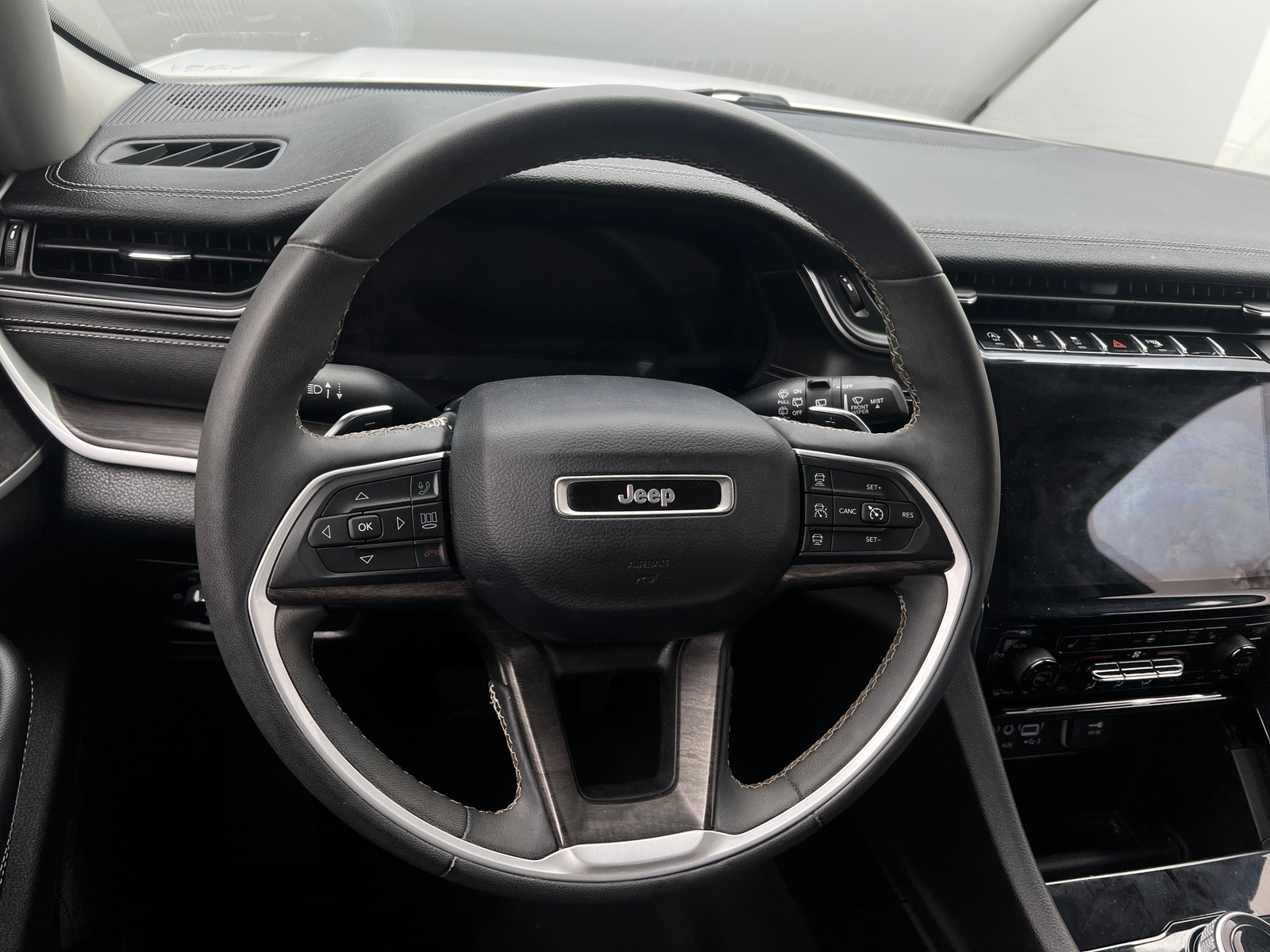 Thumbnail: 2023 Jeep Grand Cherokee L - 4