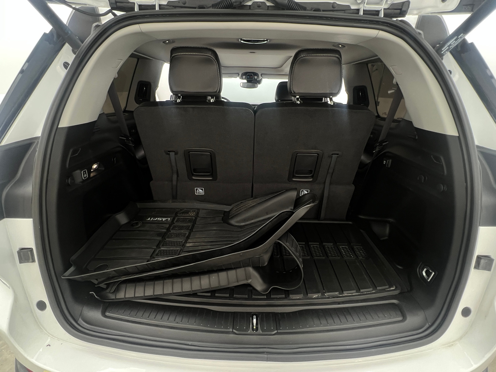 Thumbnail: 2023 Jeep Grand Cherokee L - 6