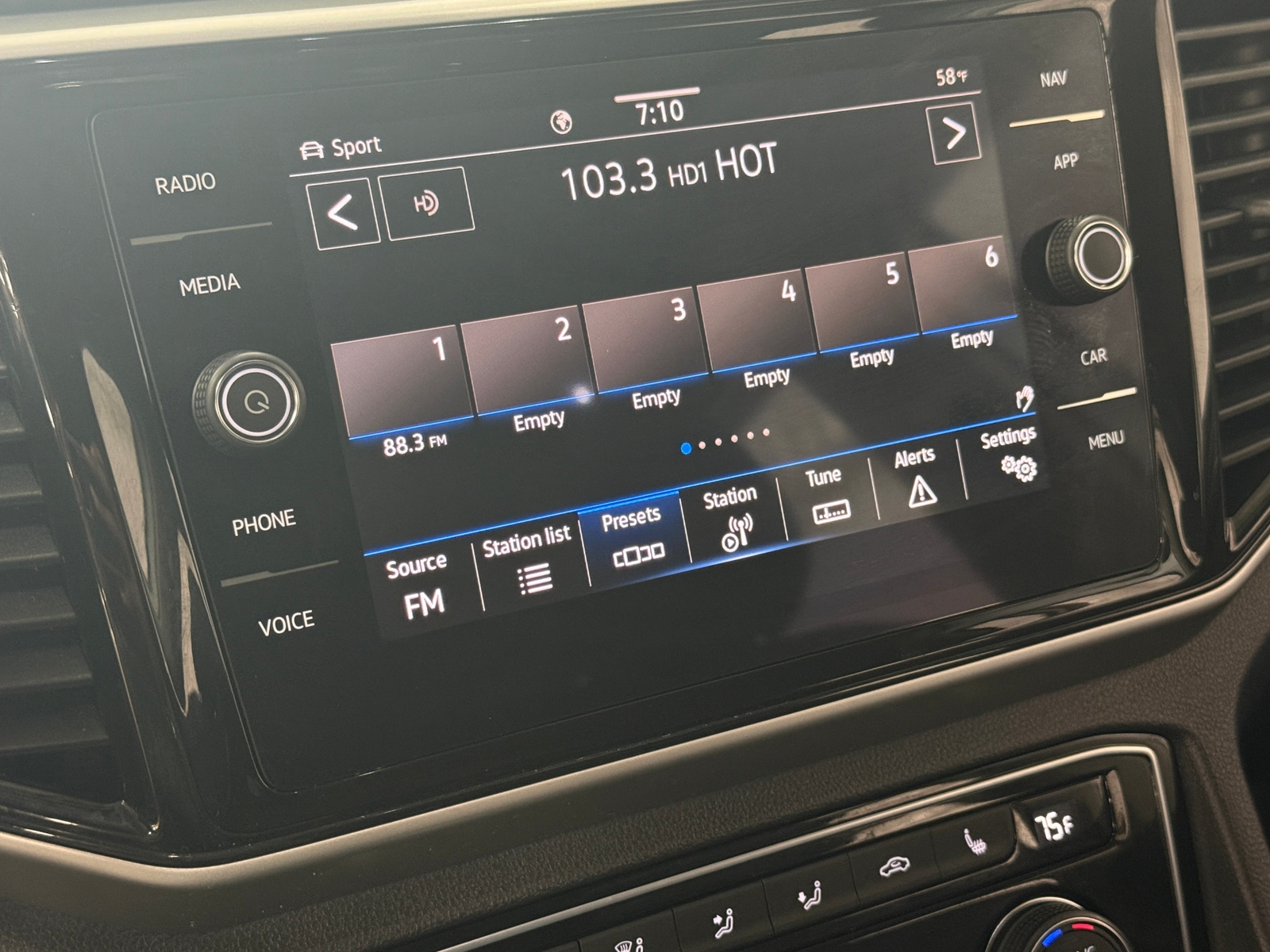 Thumbnail: 2023 Volkswagen Atlas - 3