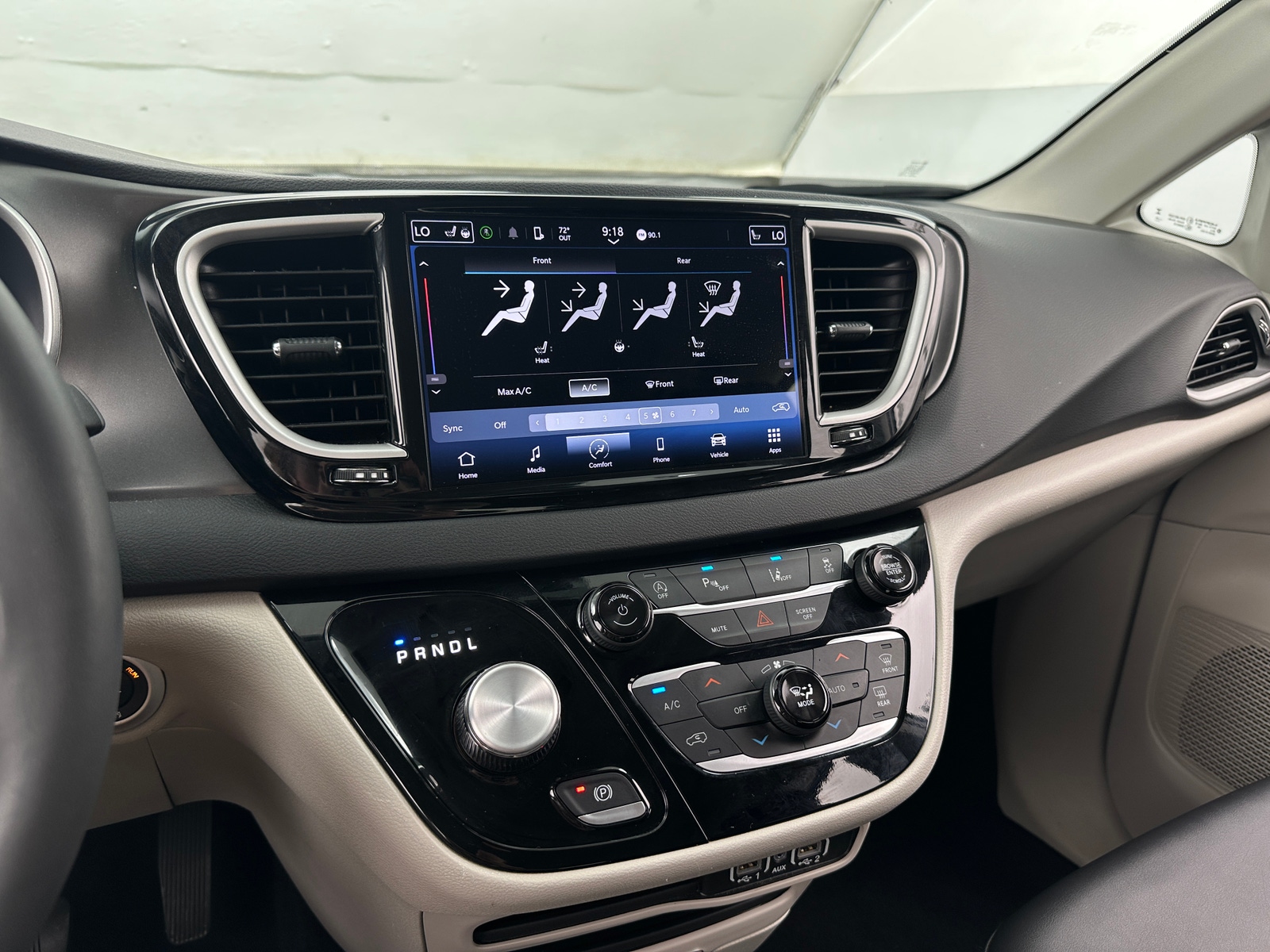 Thumbnail: 2024 Chrysler Pacifica - 3