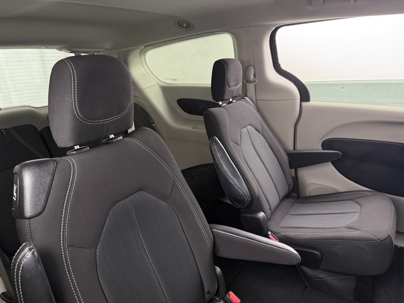 Thumbnail: 2023 Chrysler Voyager - 6