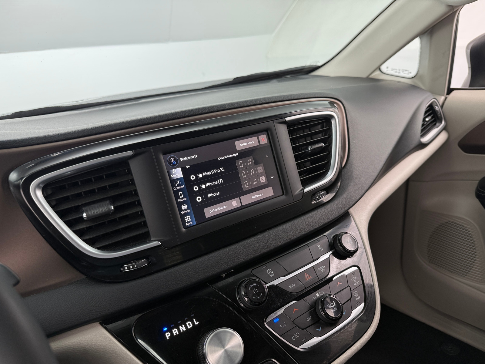 Thumbnail: 2023 Chrysler Voyager - 4