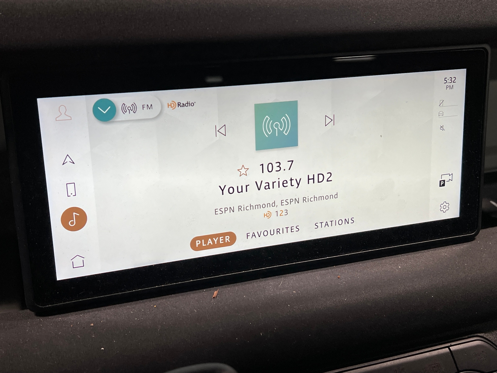 Thumbnail: 2021 Land Rover Defender - 4