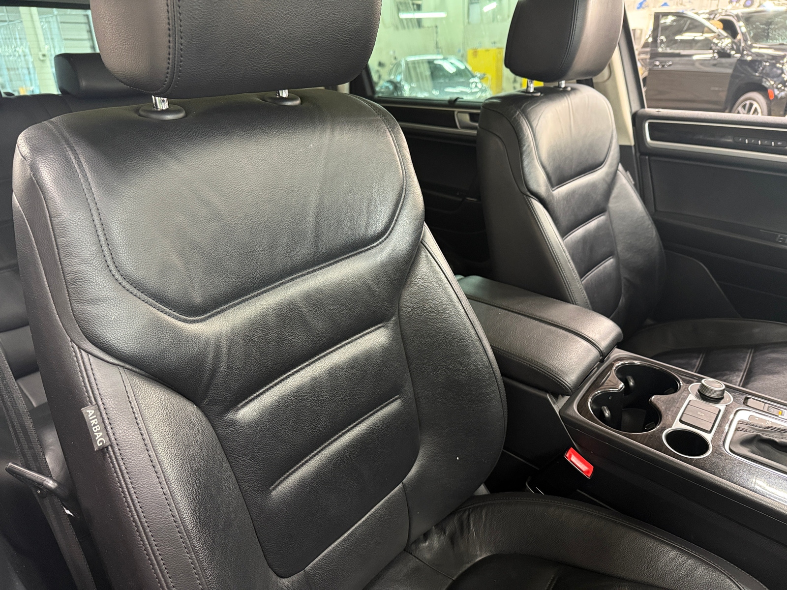 Thumbnail: 2015 Volkswagen Touareg - 2