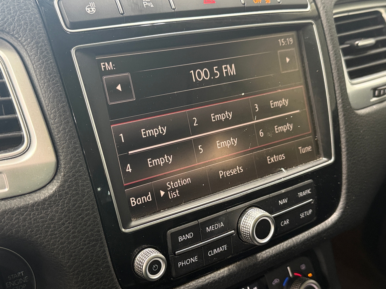 Thumbnail: 2015 Volkswagen Touareg - 4