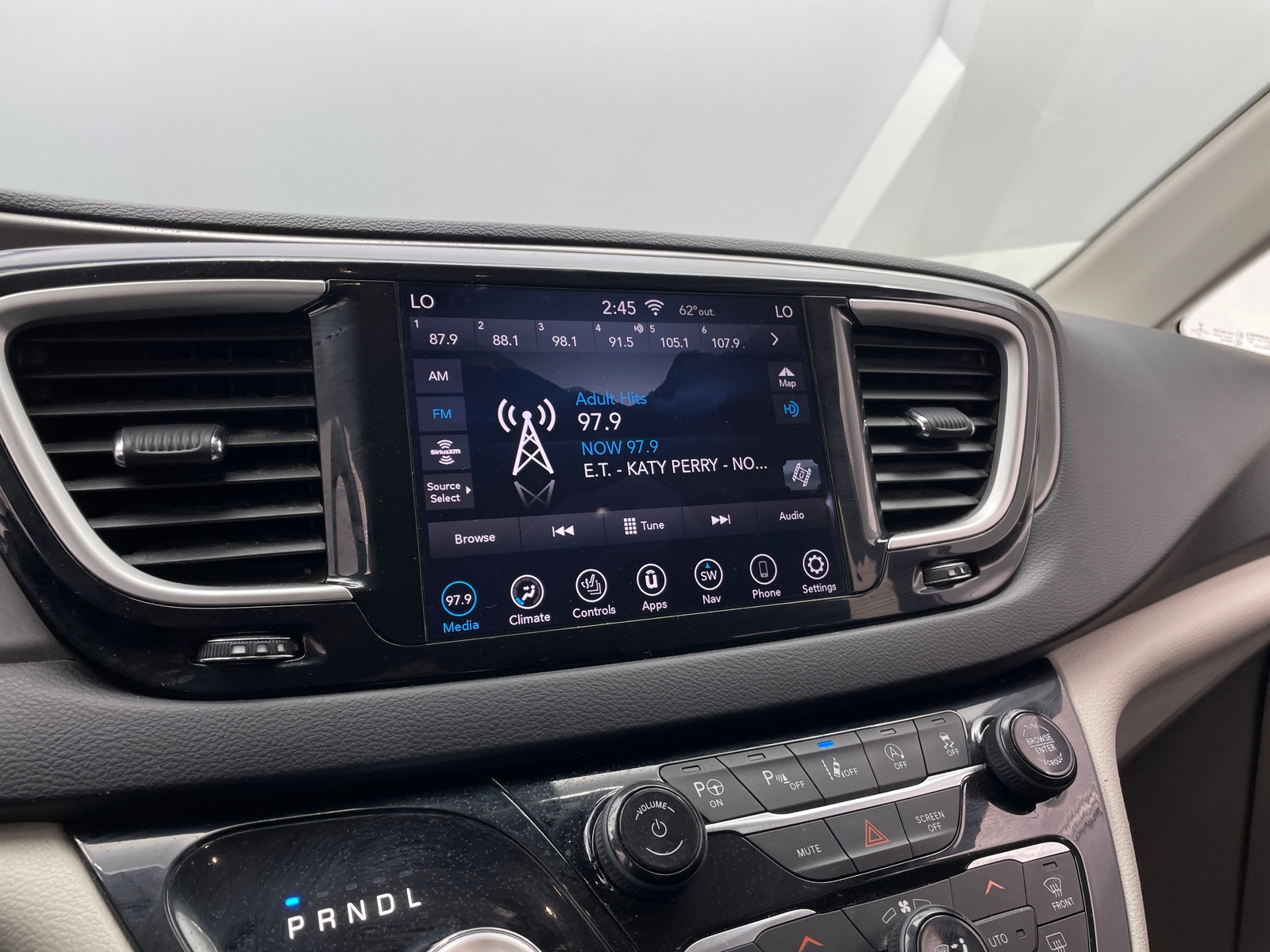 Thumbnail: 2020 Chrysler Pacifica - 3