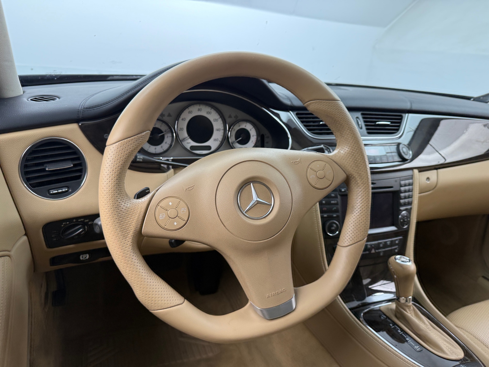 Thumbnail: 2010 Mercedes-Benz CLS - 3