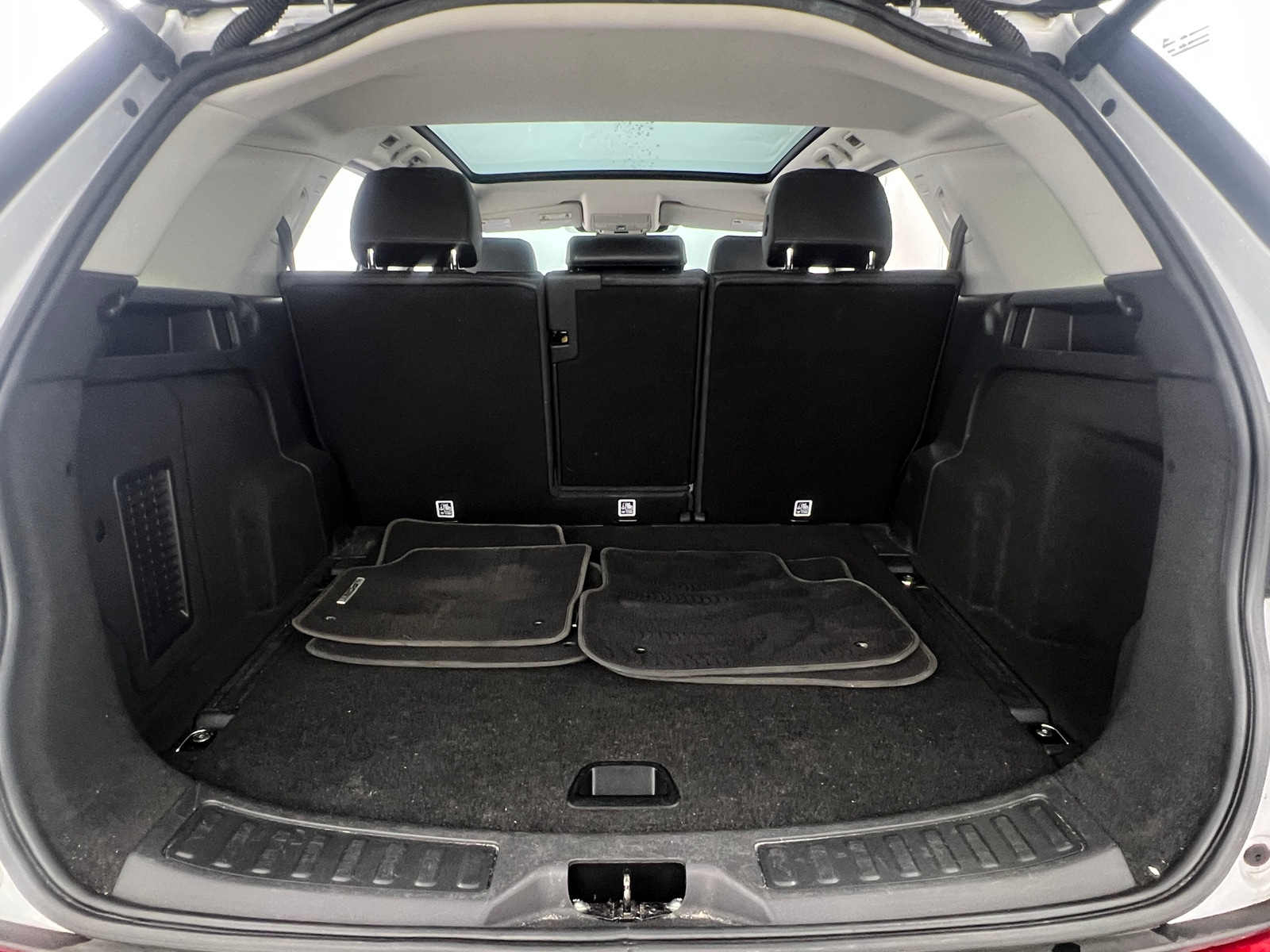 Thumbnail: 2015 Land Rover Discovery Sport - 6