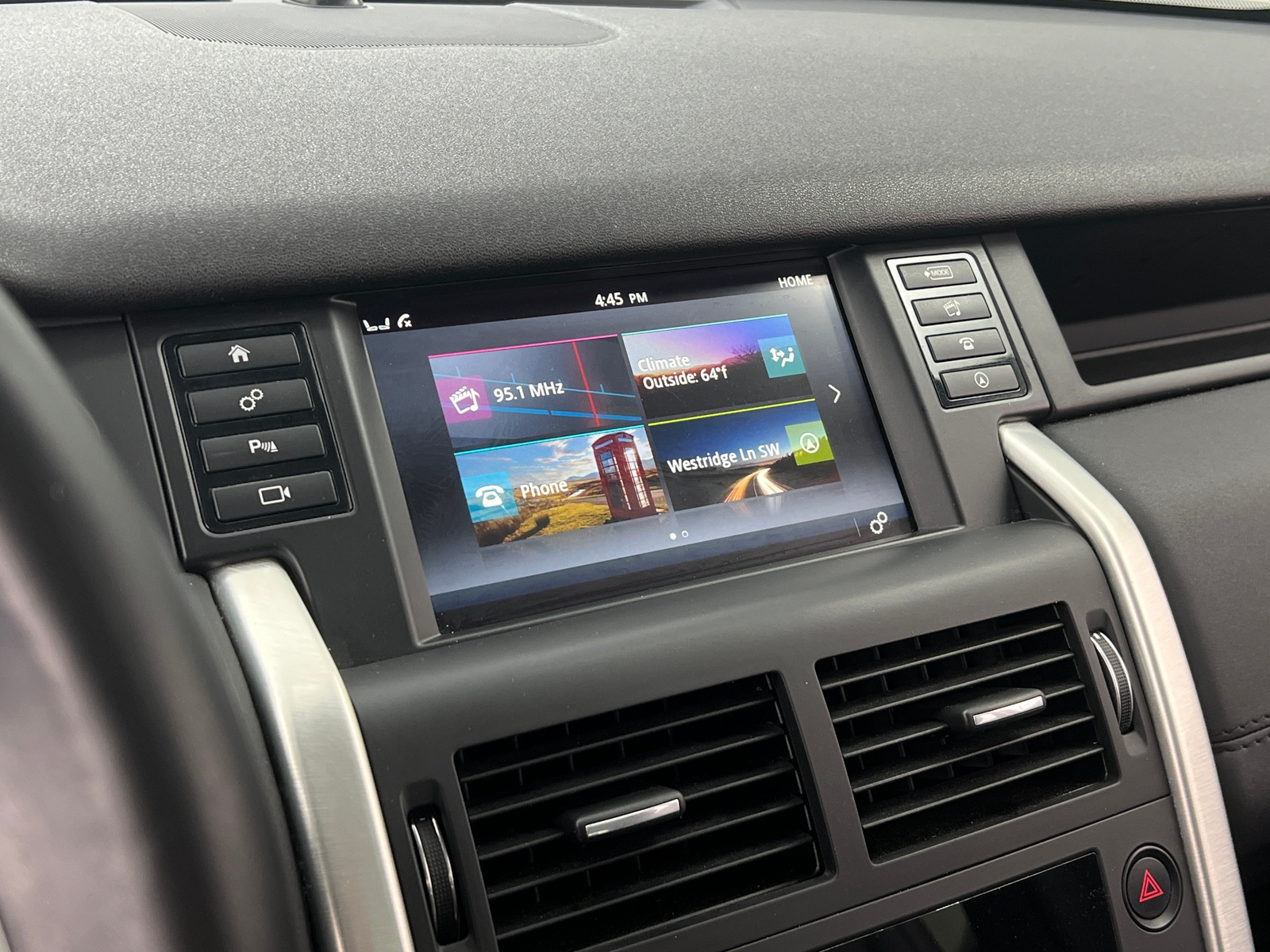 Thumbnail: 2015 Land Rover Discovery Sport - 3