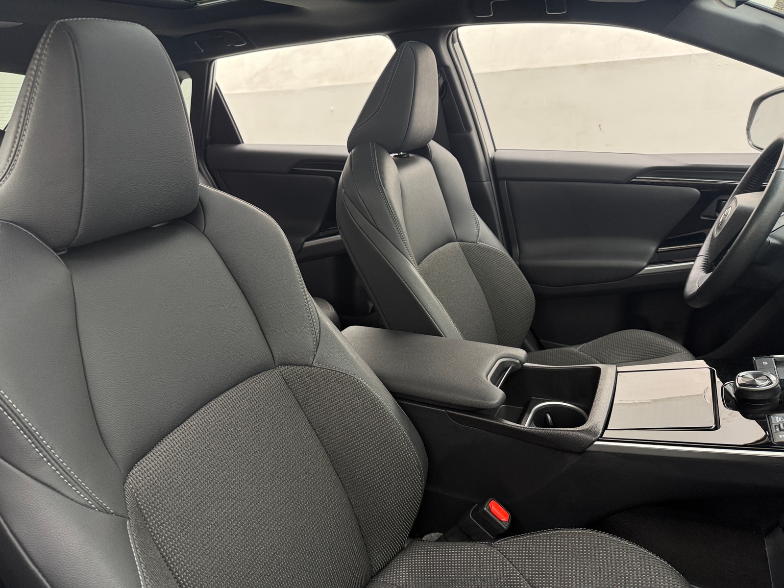 Thumbnail: 2024 Toyota bZ4X - 2