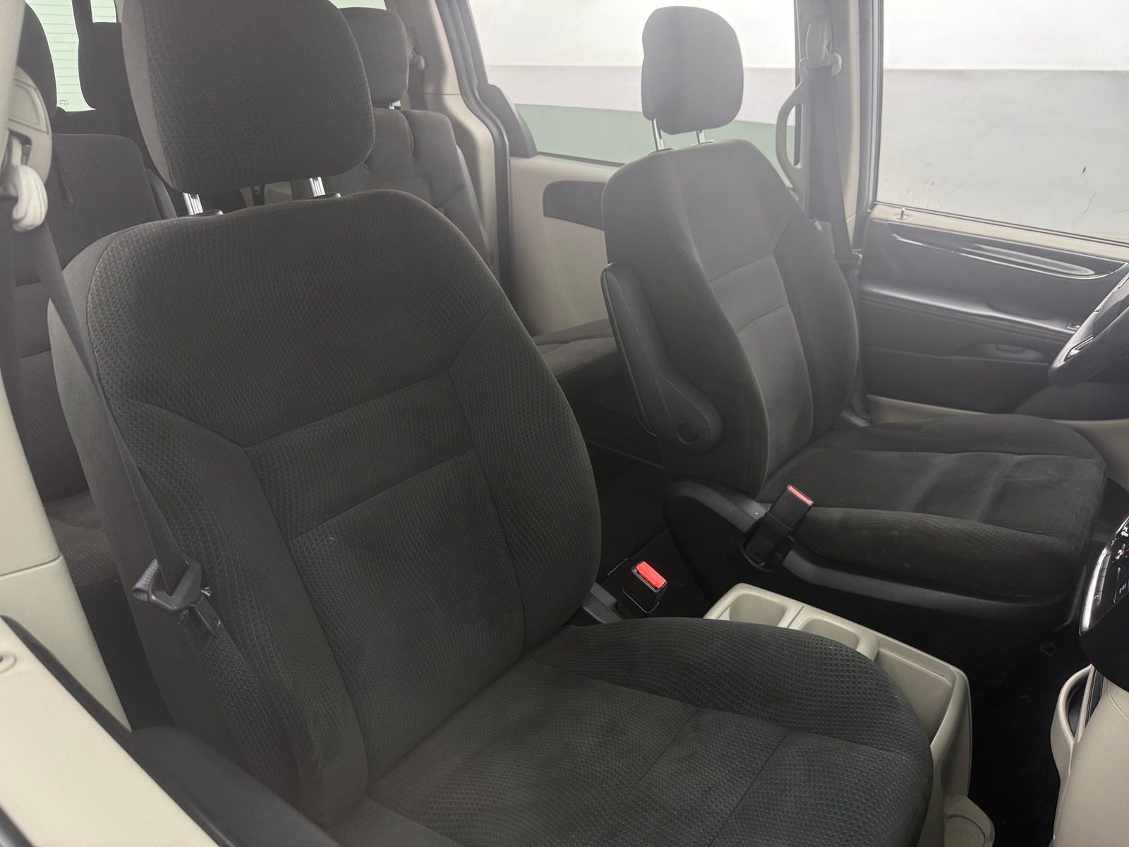 Thumbnail: 2016 Dodge Grand Caravan - 2