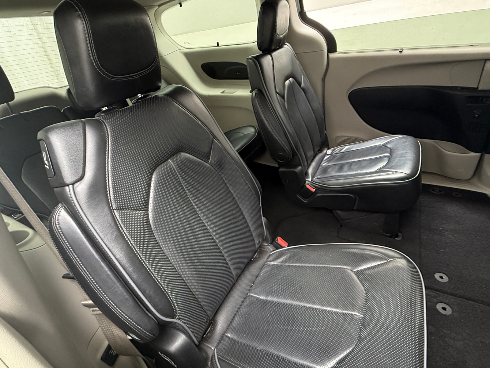 Thumbnail: 2018 Chrysler Pacifica - 5