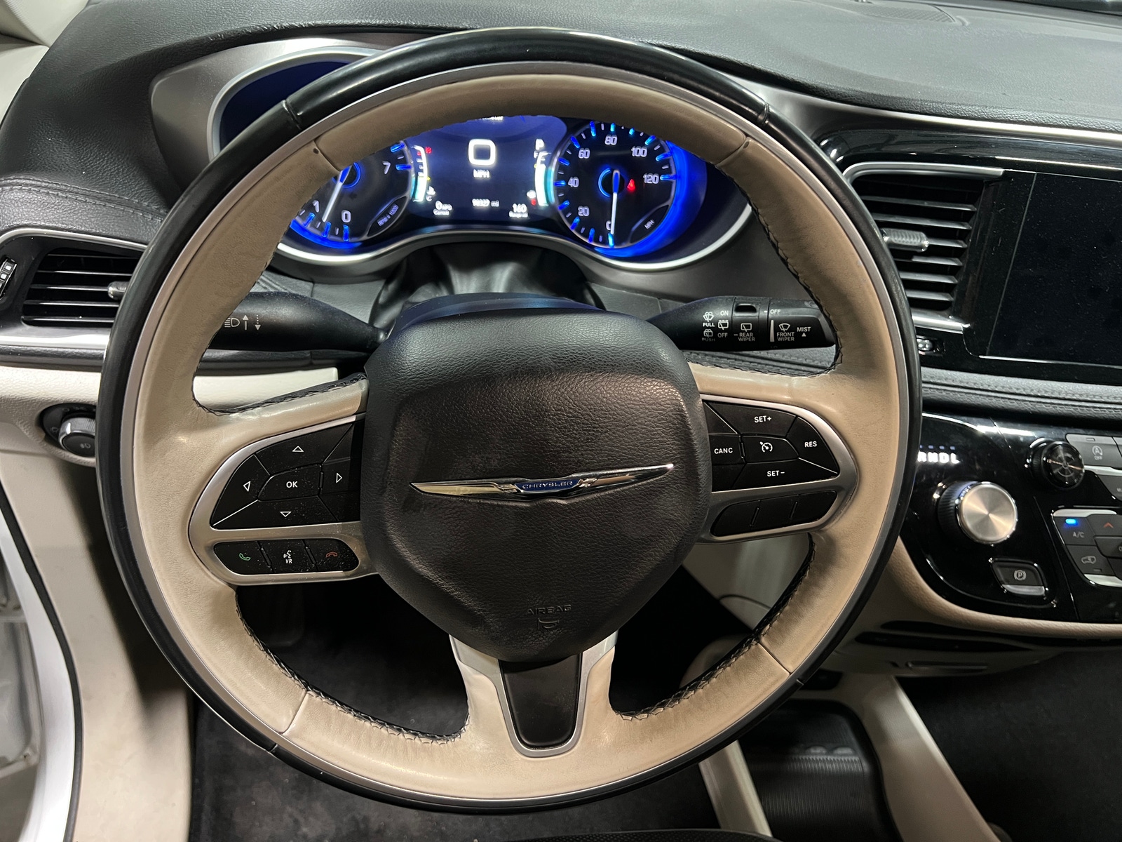 Thumbnail: 2018 Chrysler Pacifica - 4