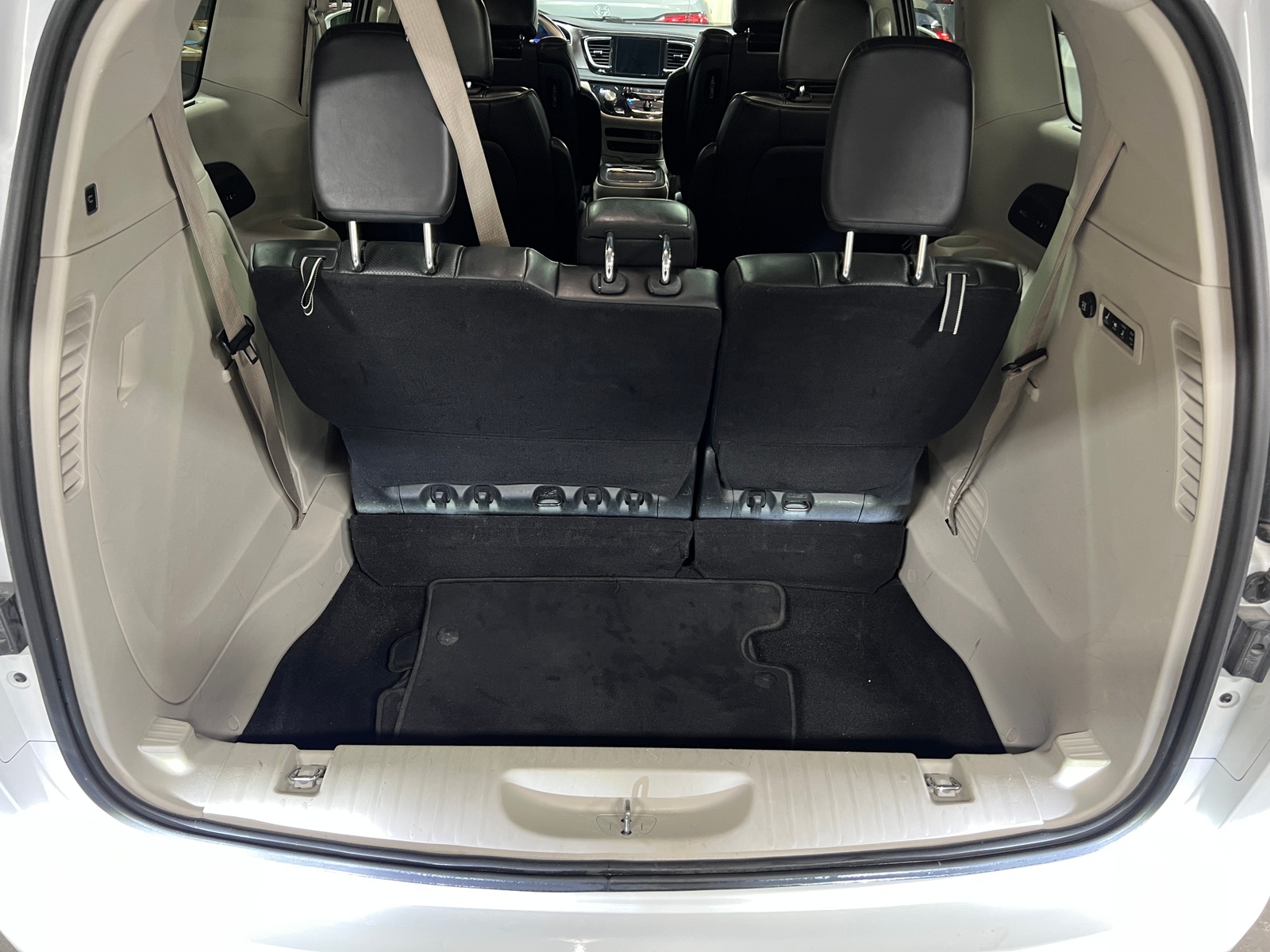 Thumbnail: 2018 Chrysler Pacifica - 6