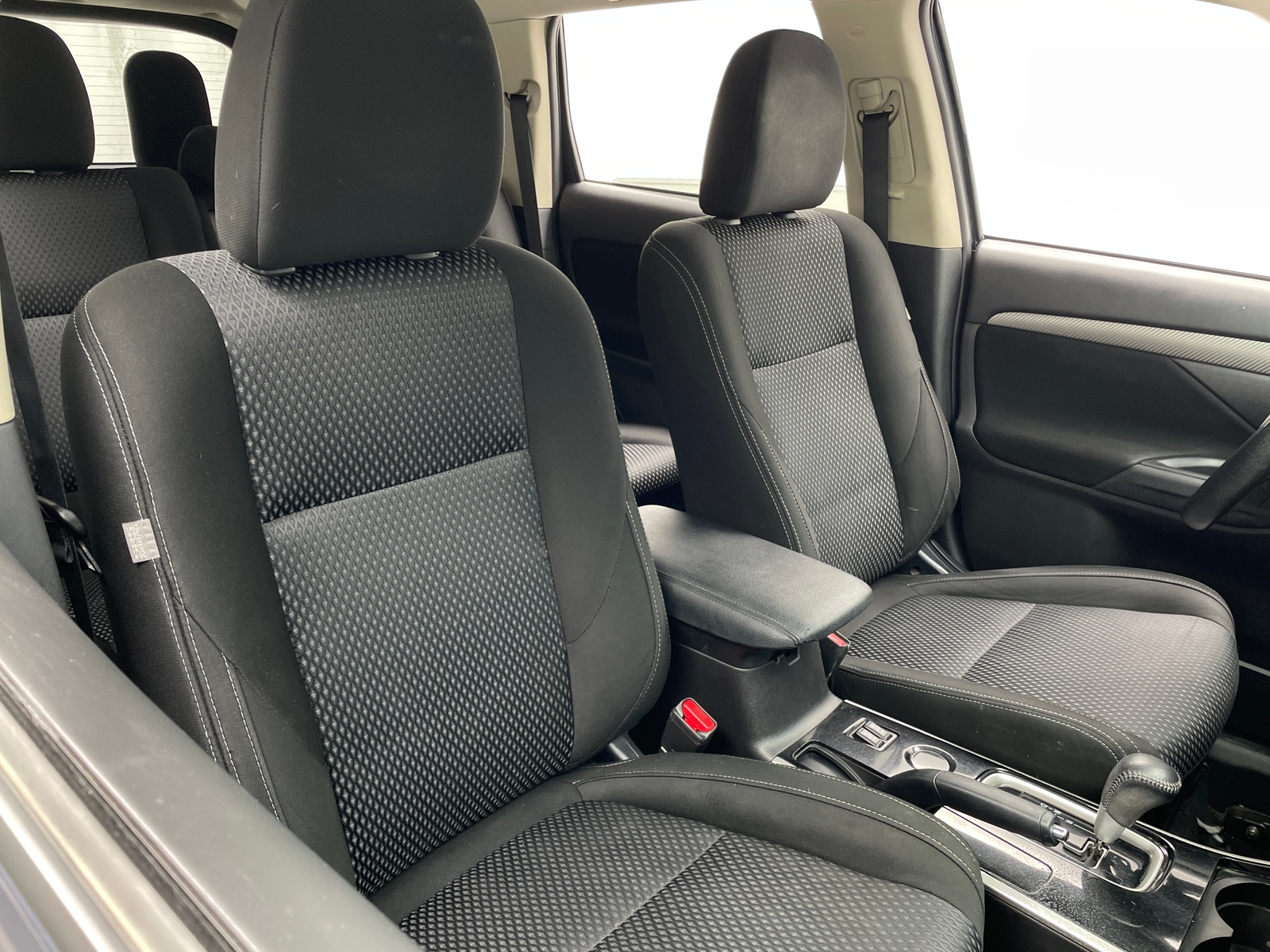 Thumbnail: 2018 Mitsubishi Outlander - 2