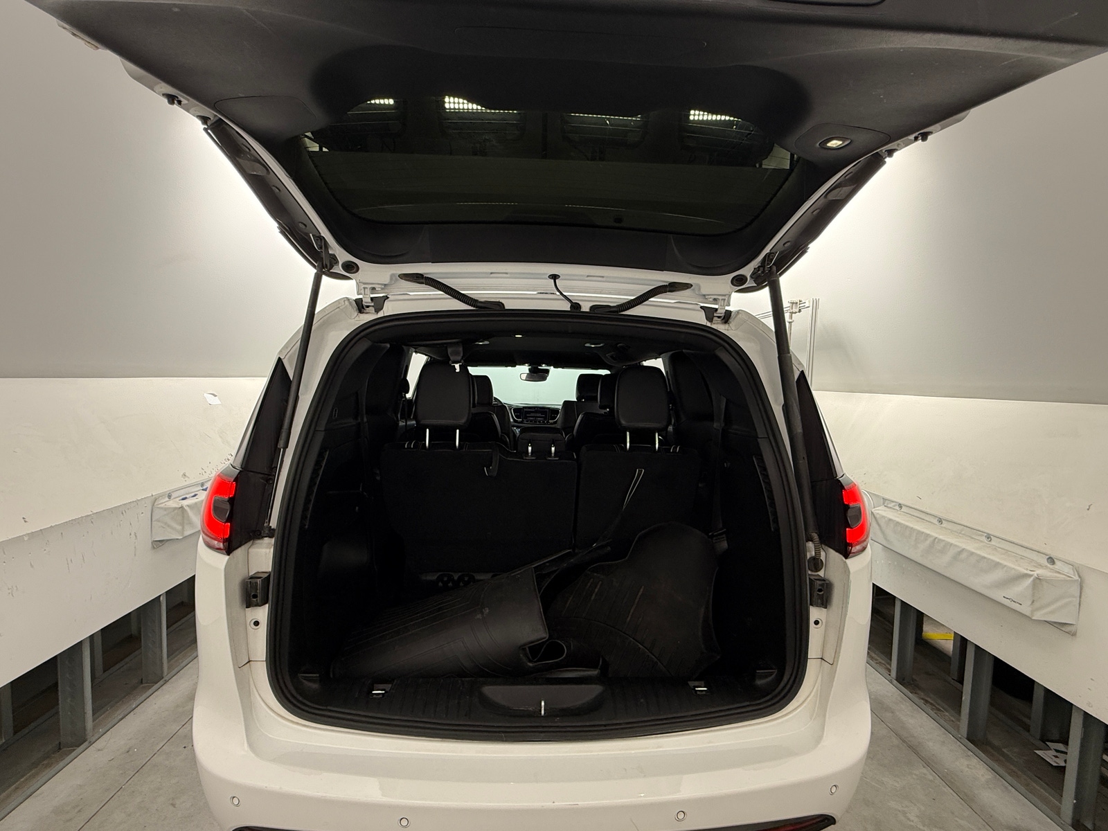 Thumbnail: 2024 Chrysler Pacifica - 6