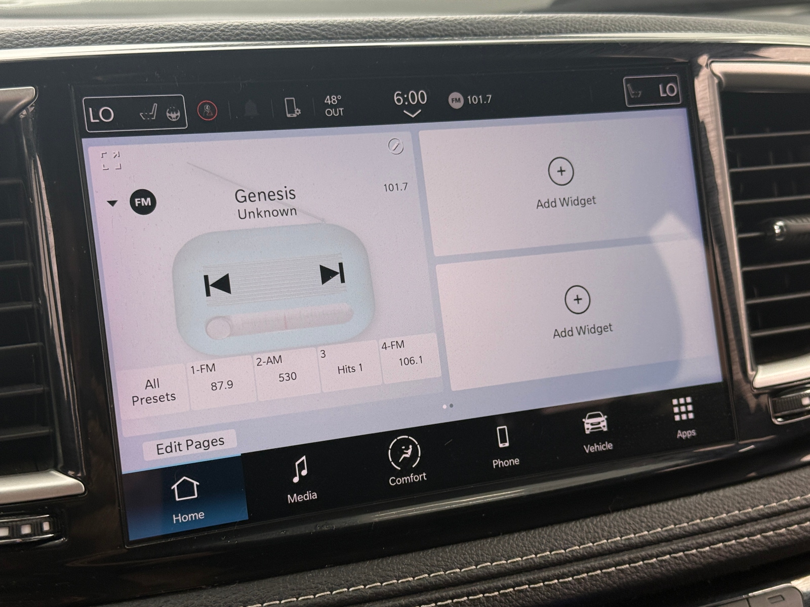 Thumbnail: 2024 Chrysler Pacifica - 3