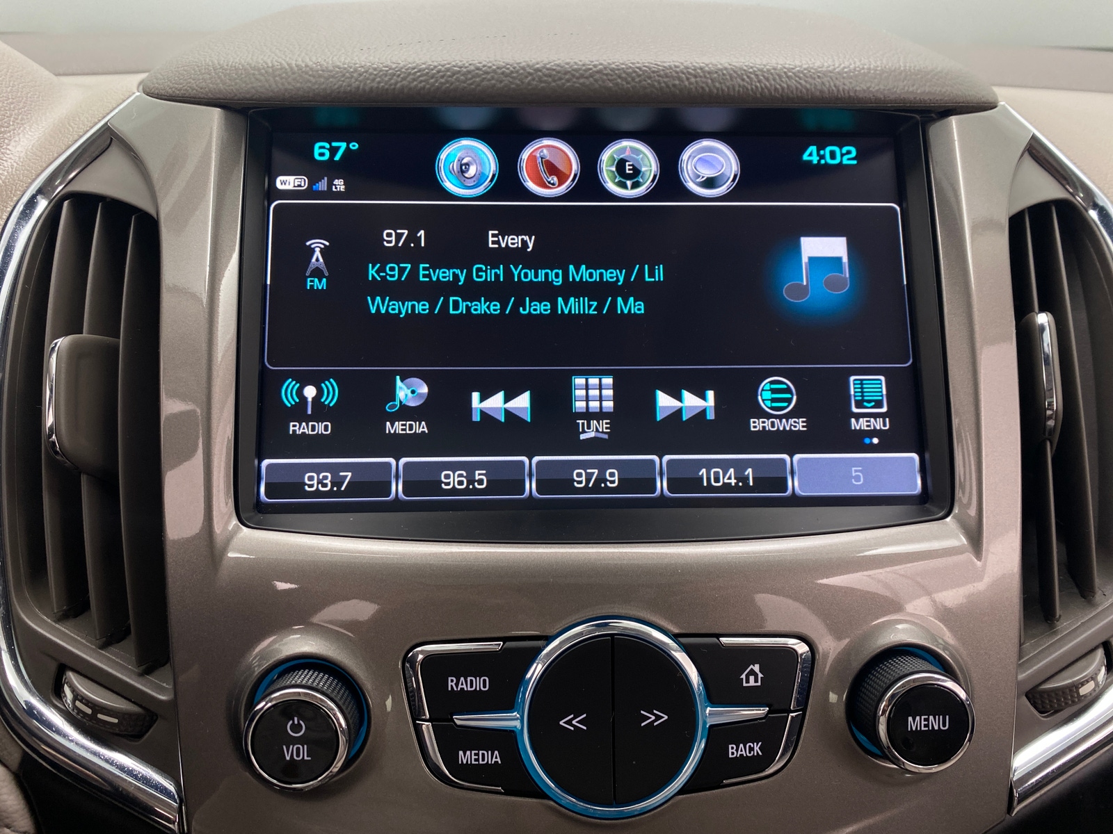 Thumbnail: 2018 Chevrolet Cruze - 3