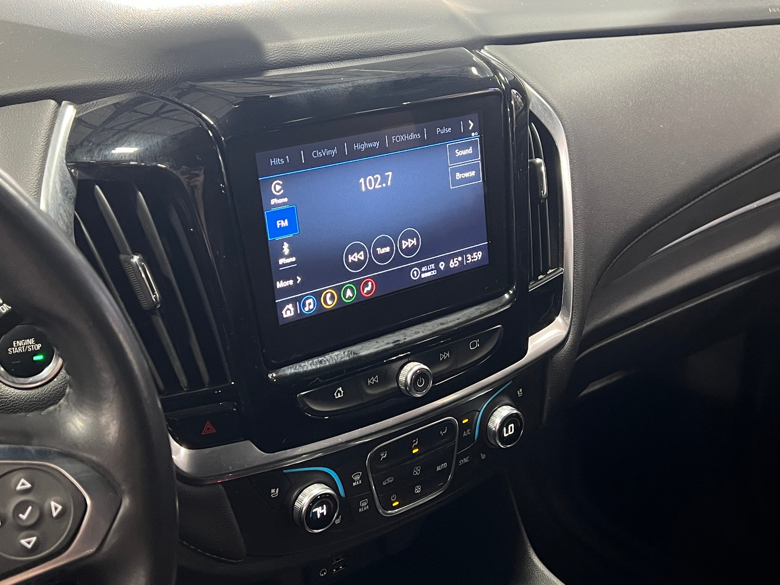 Thumbnail: 2022 Chevrolet Traverse - 3