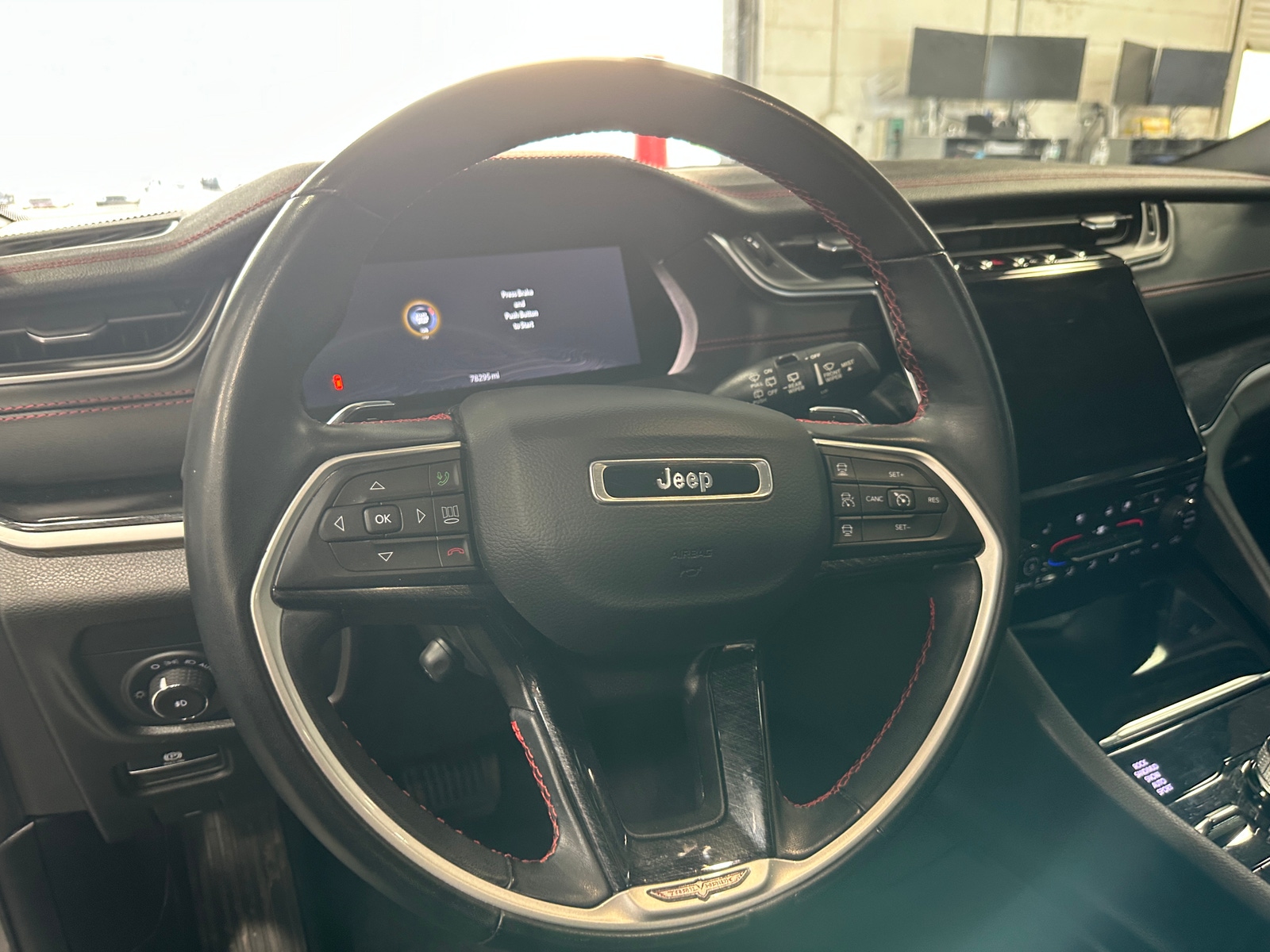 Thumbnail: 2022 Jeep Grand Cherokee - 4