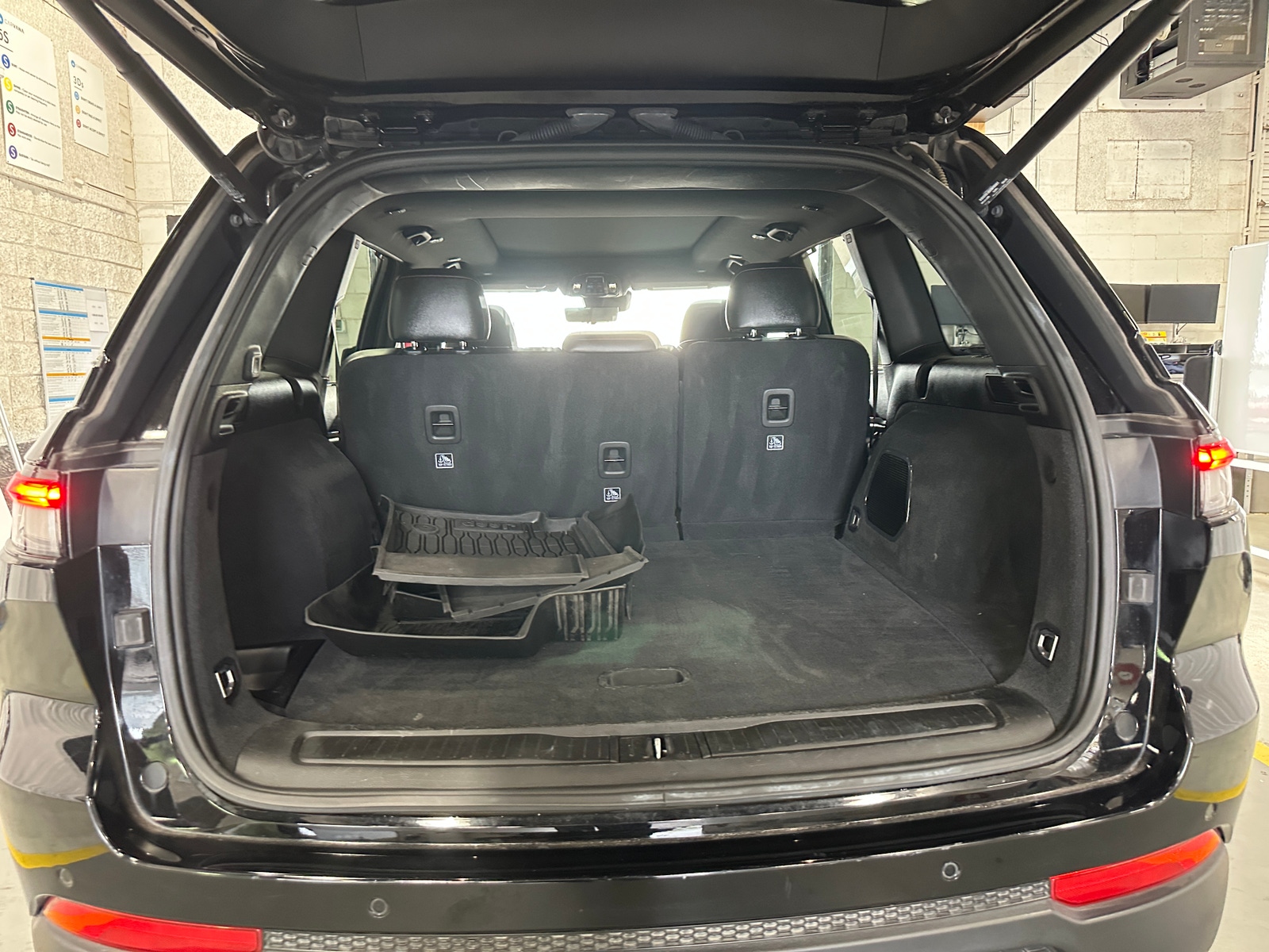 Thumbnail: 2022 Jeep Grand Cherokee - 6