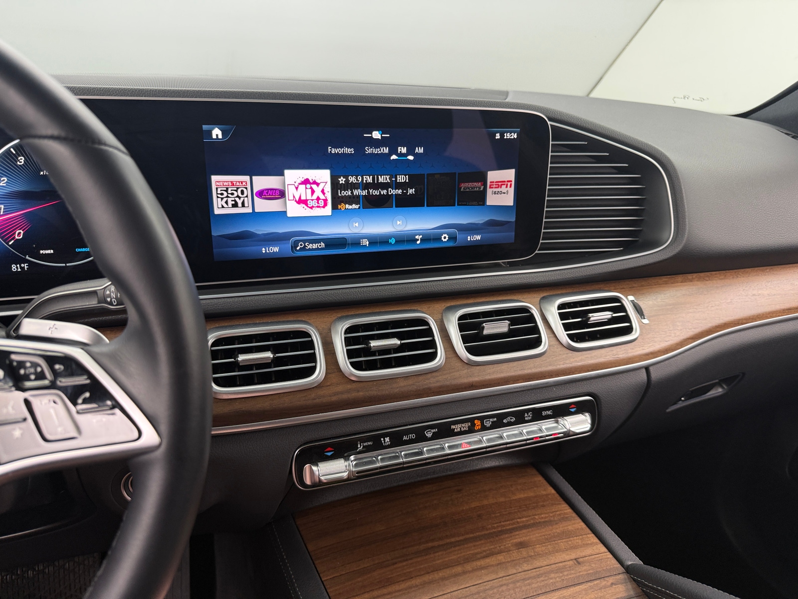 Thumbnail: 2025 Mercedes-Benz GLE - 3