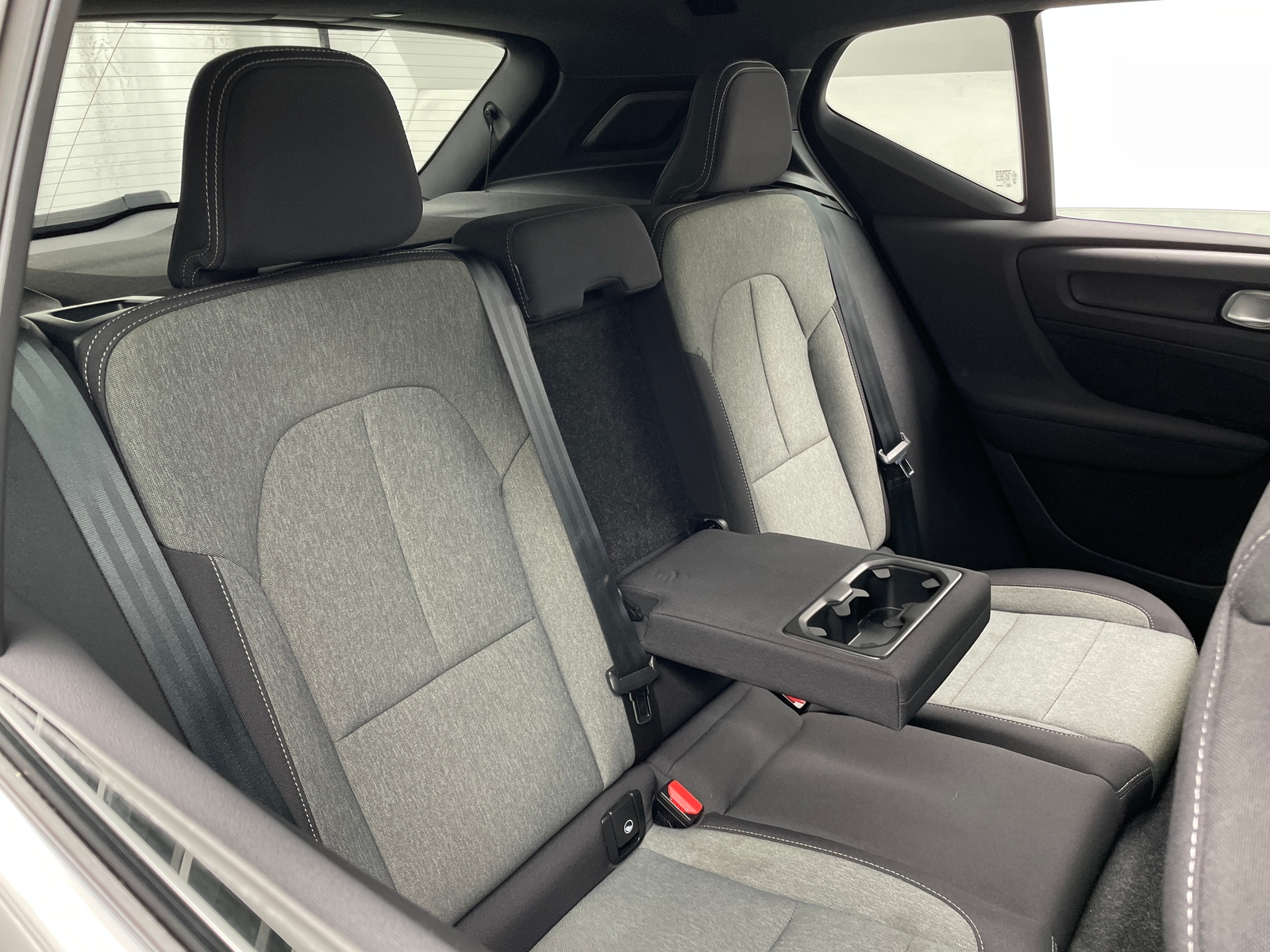 Thumbnail: 2024 Volvo XC40 - 6