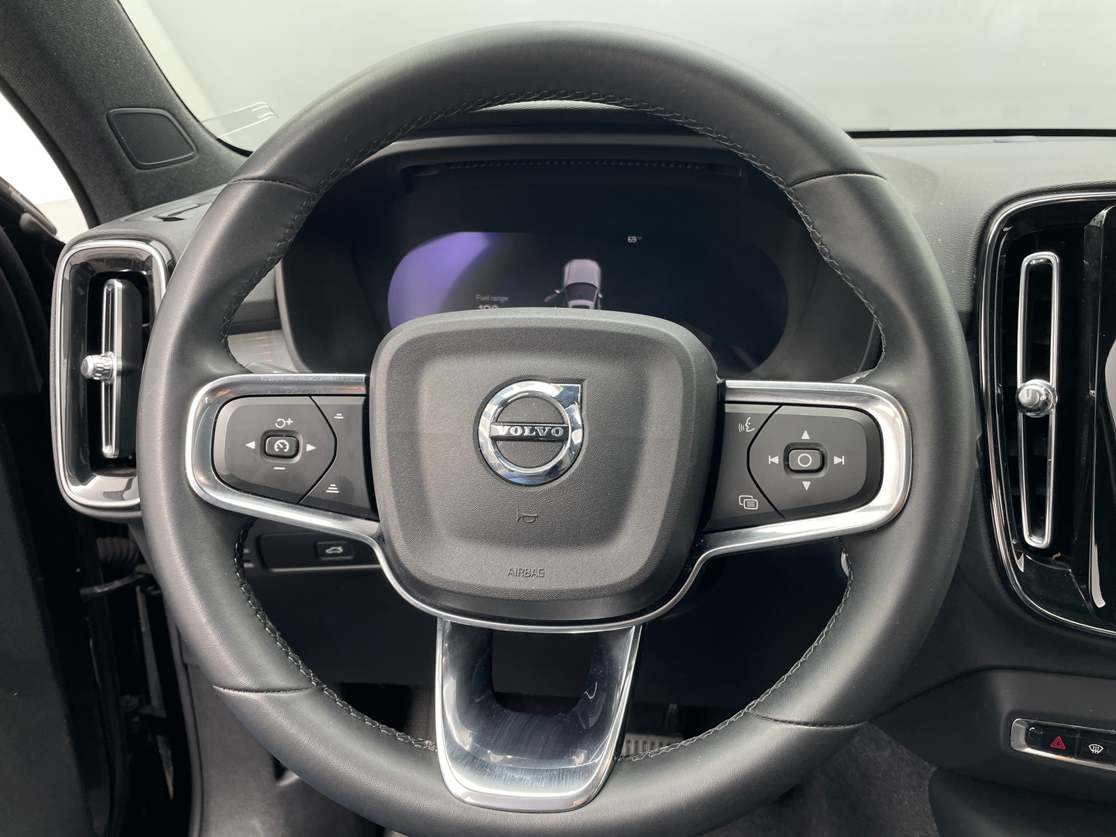 Thumbnail: 2024 Volvo XC40 - 5