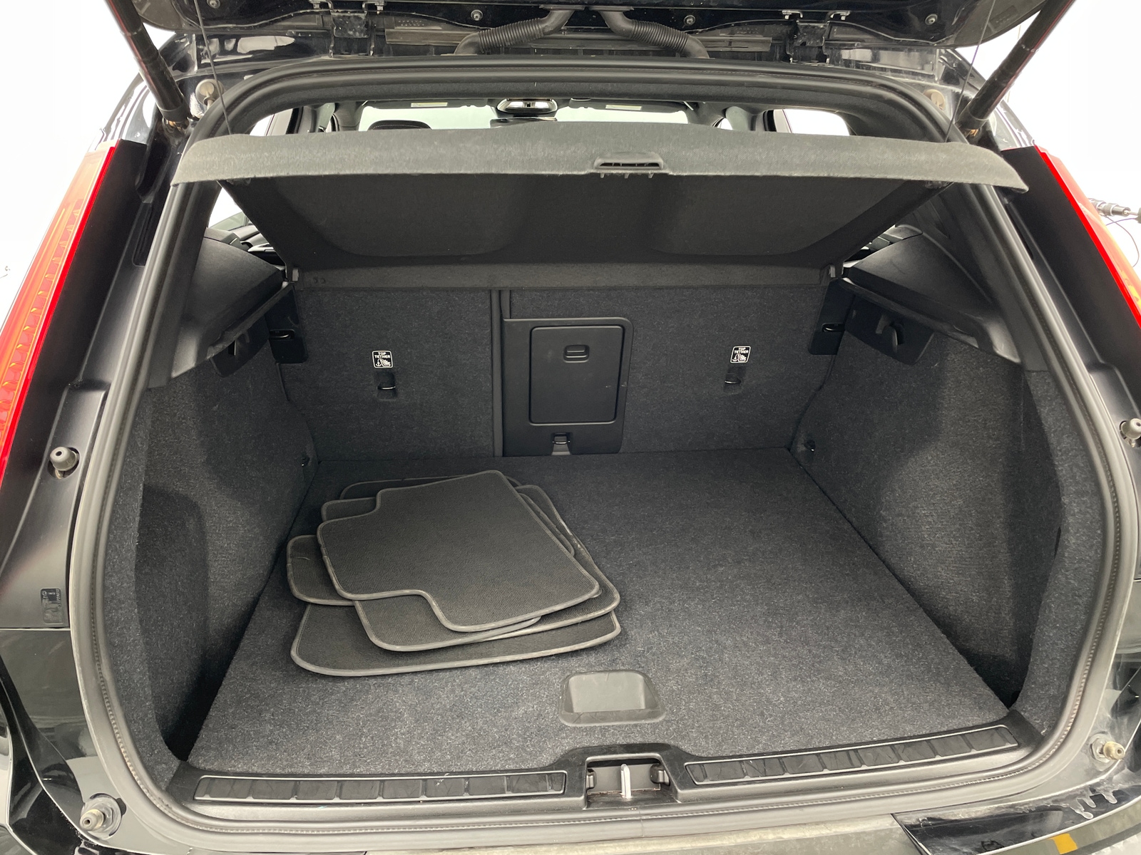 Thumbnail: 2024 Volvo XC40 - 7