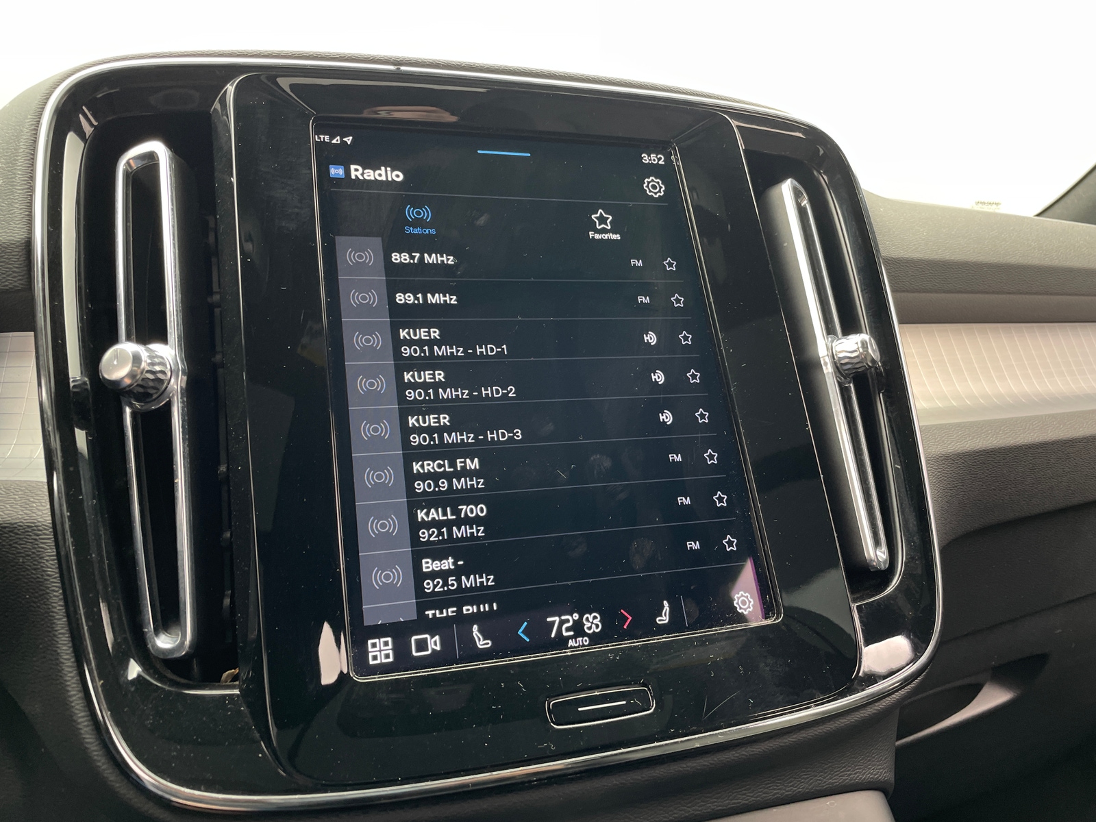 Thumbnail: 2024 Volvo XC40 - 4