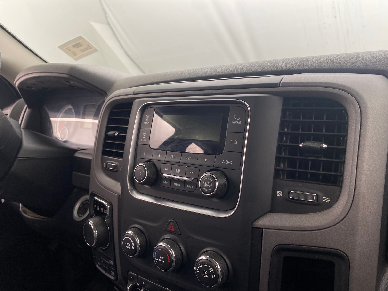 Thumbnail: 2019 RAM 1500 Classic - 4