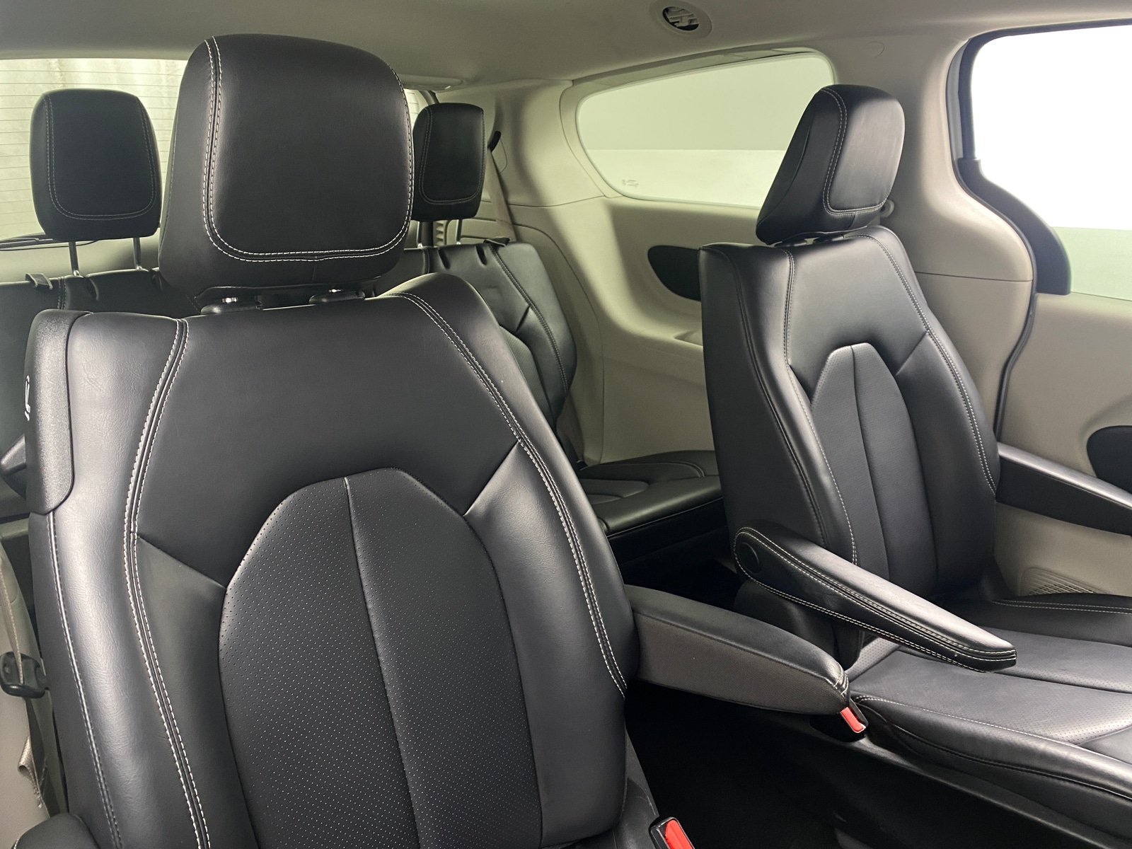 Thumbnail: 2023 Chrysler Pacifica - 5