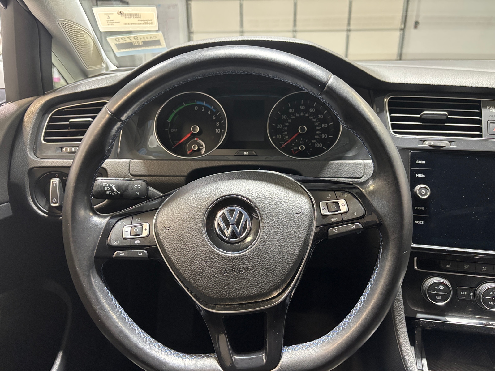 Thumbnail: 2019 Volkswagen e-Golf - 5