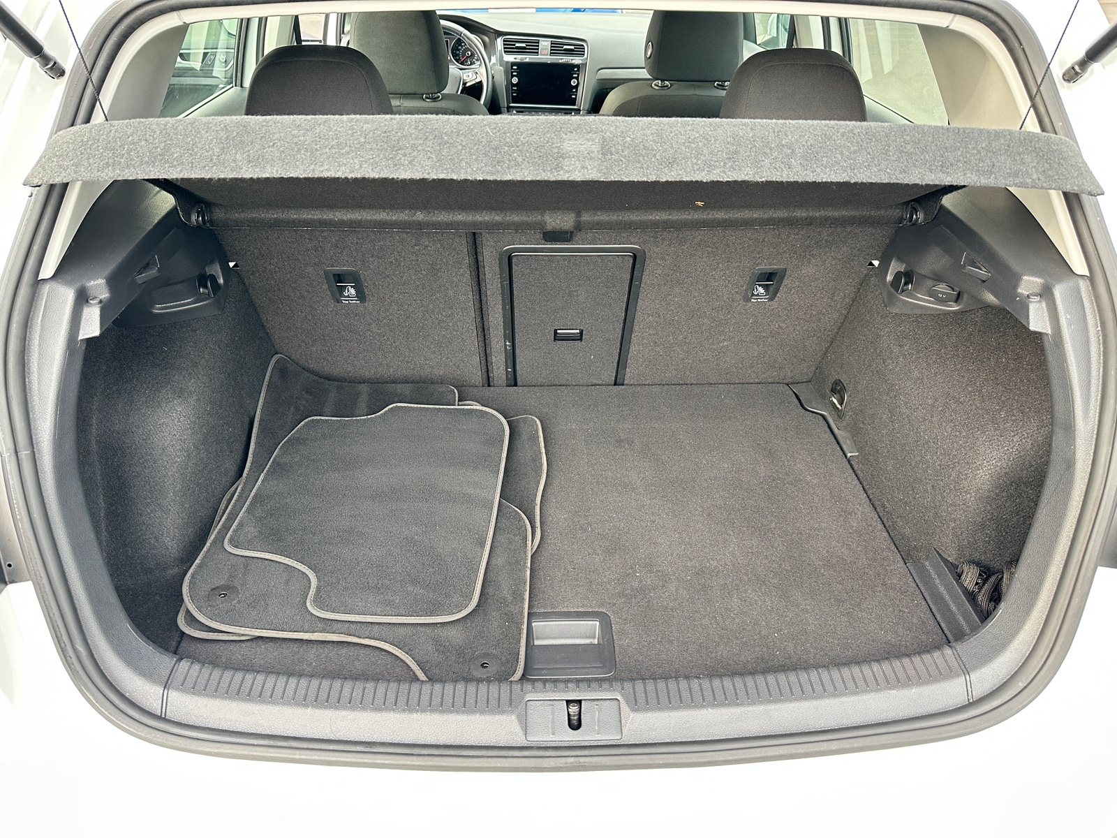 Thumbnail: 2019 Volkswagen e-Golf - 7