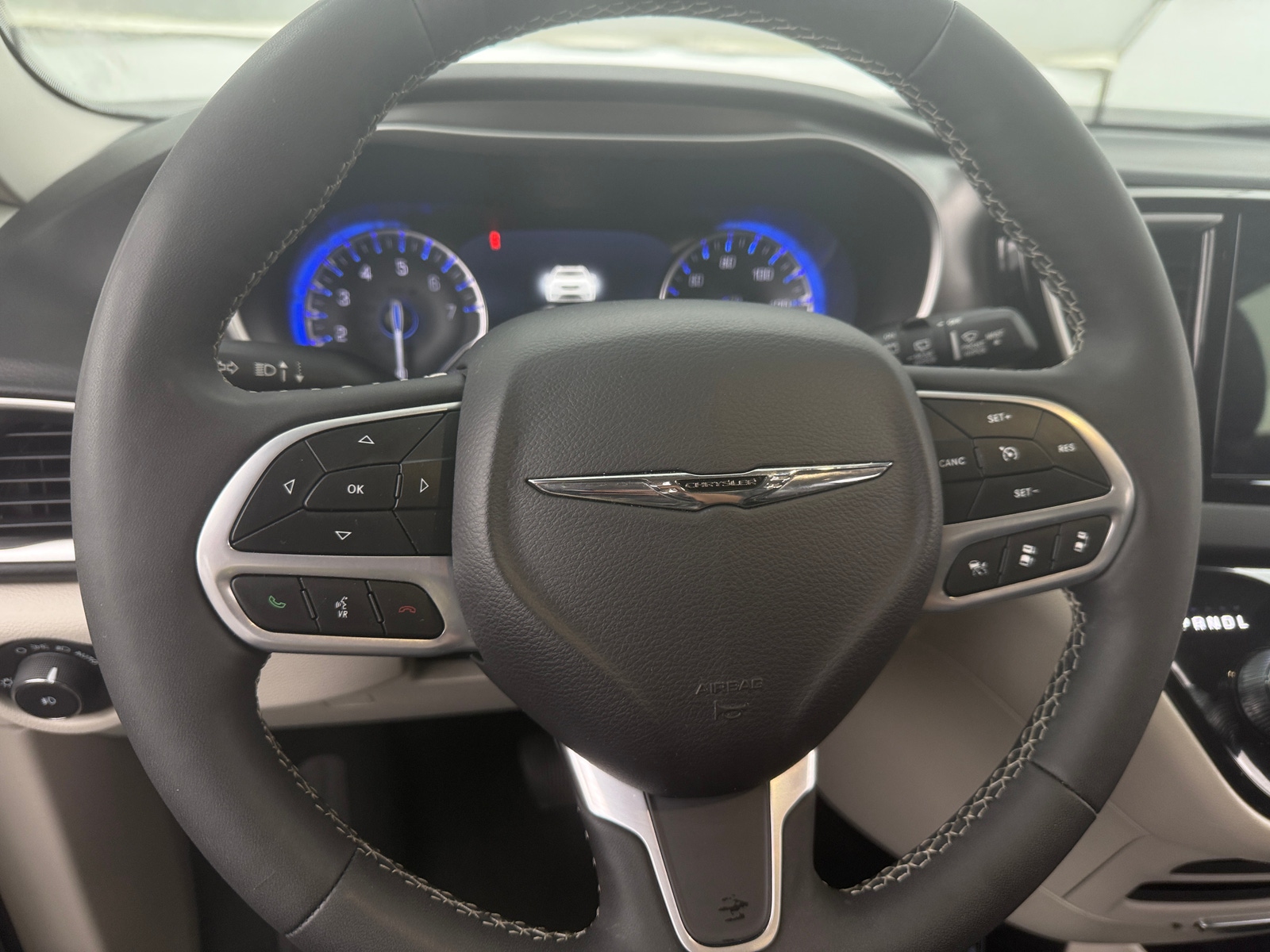 Thumbnail: 2024 Chrysler Pacifica - 4