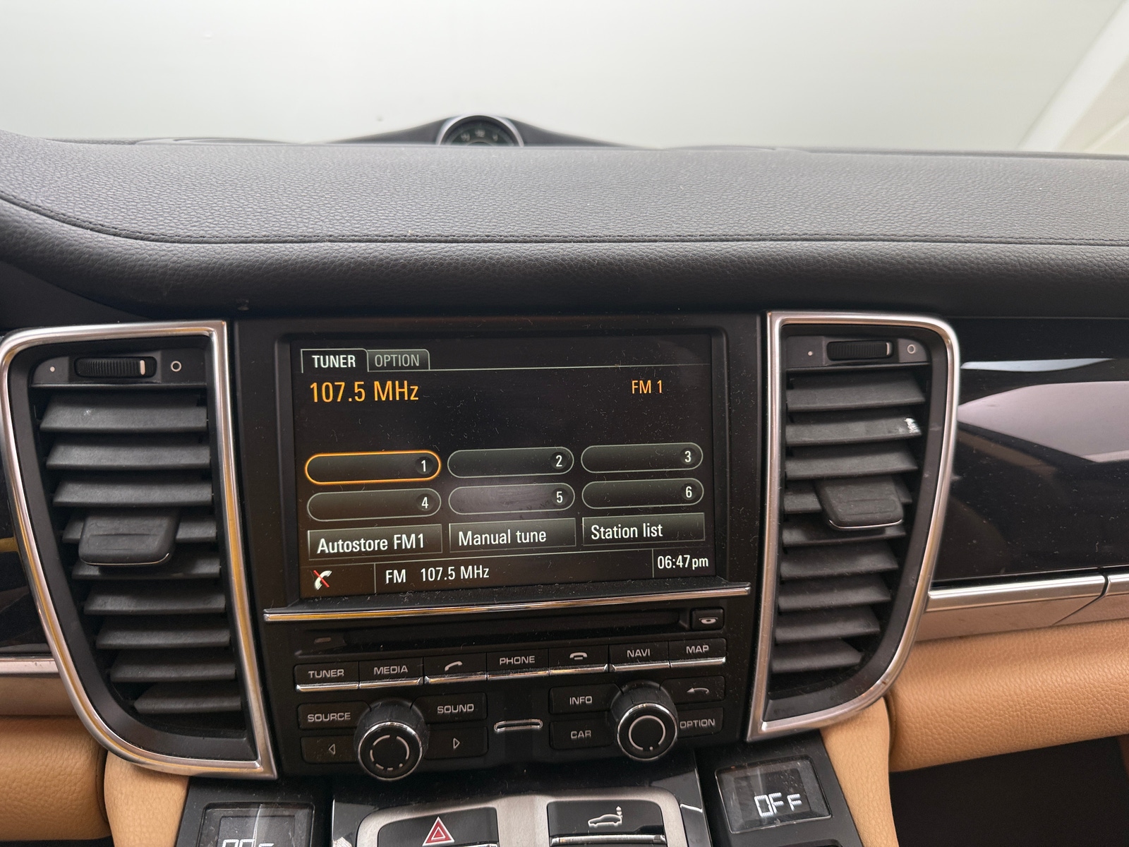 Thumbnail: 2016 Porsche Panamera - 3