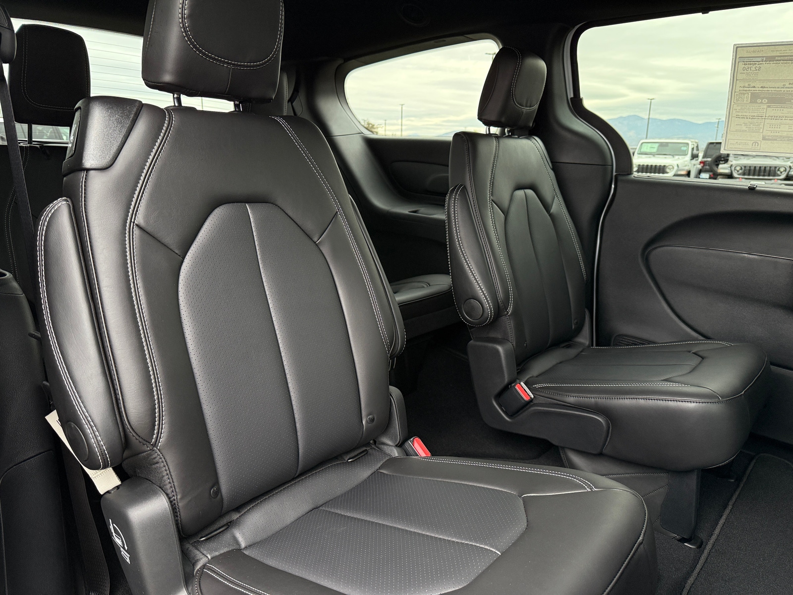 Thumbnail: 2026 Chrysler Pacifica - 5